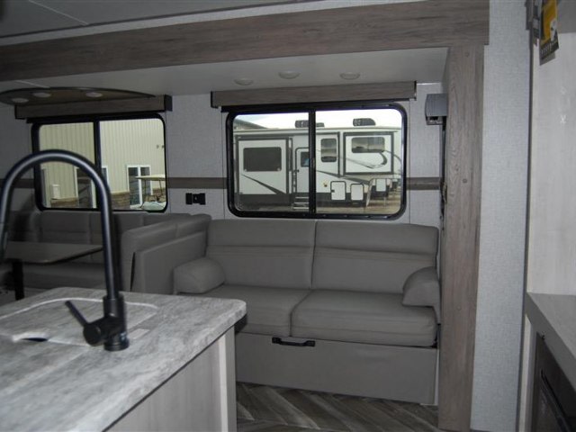 2025 Crossroads Zinger 328SB #24