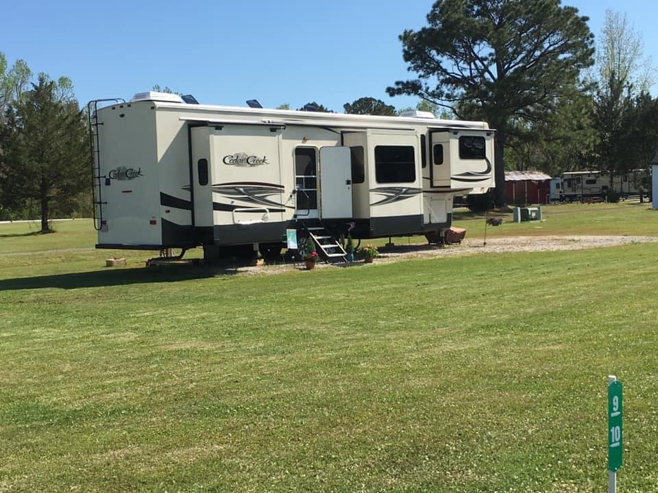Cedar Creek Resort MHP & RV Sites
