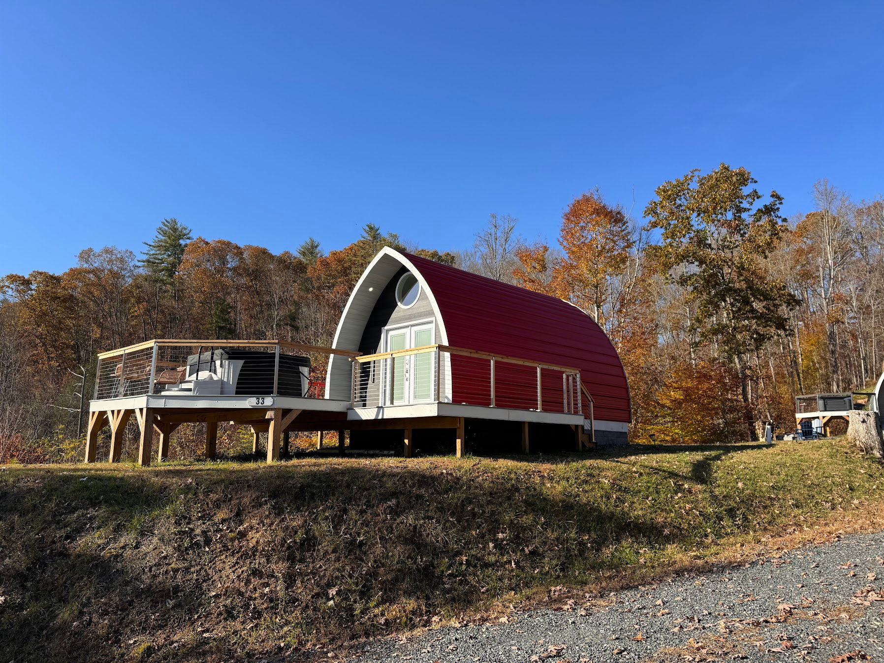 Romantic, hot tub, pet friendly