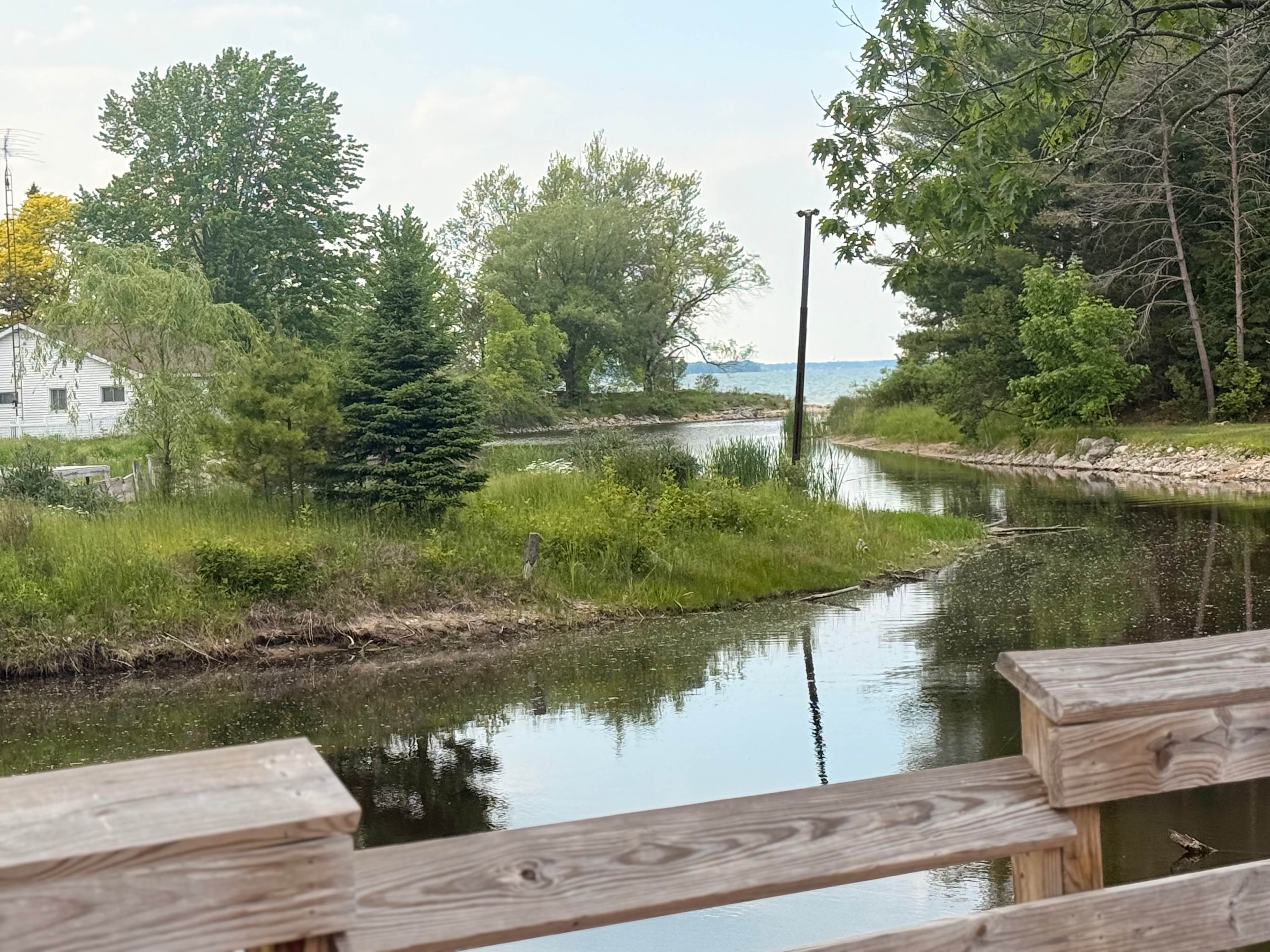 Great fishing spot one minute walk away and you can see the lake aswell and float right into it. :) 