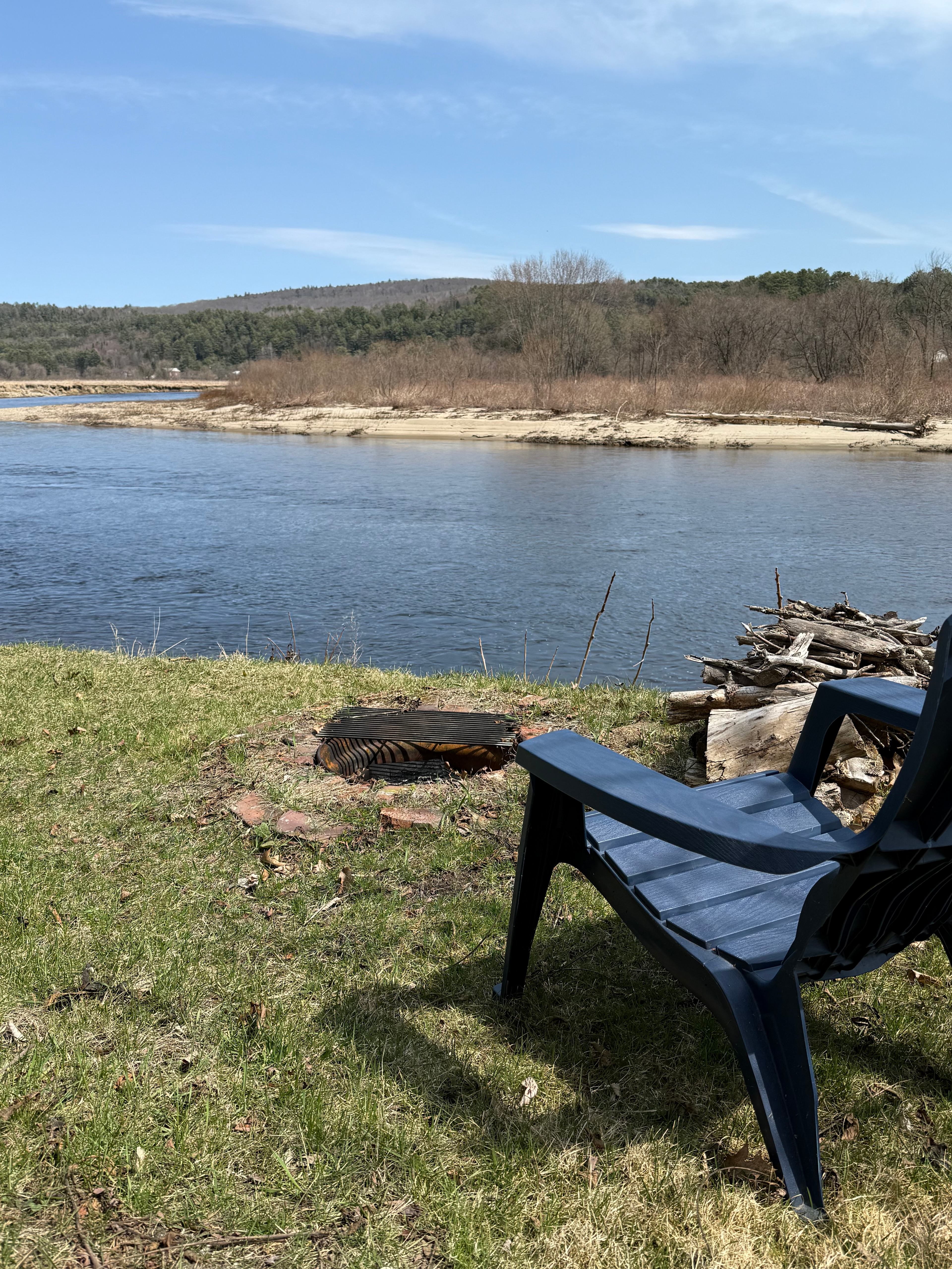 Riverside Cabin With Beautiful View