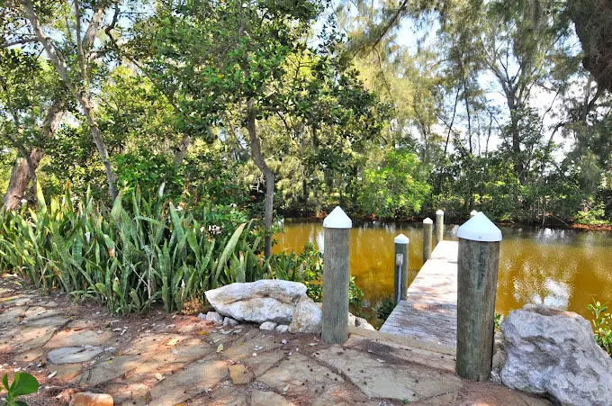Holiday Cove RV Resort