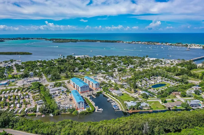 Holiday Cove RV Resort