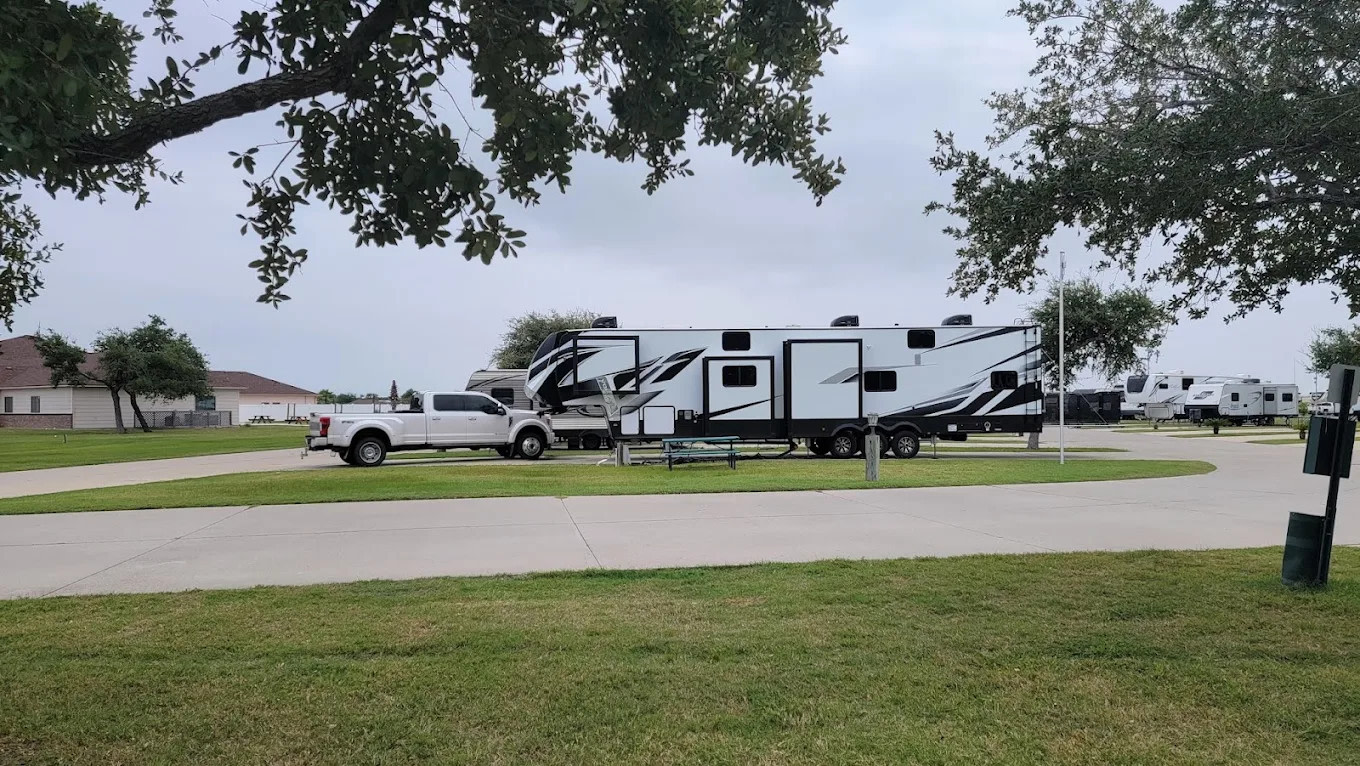 Southern Oaks RV Resort - RV Park and Campground