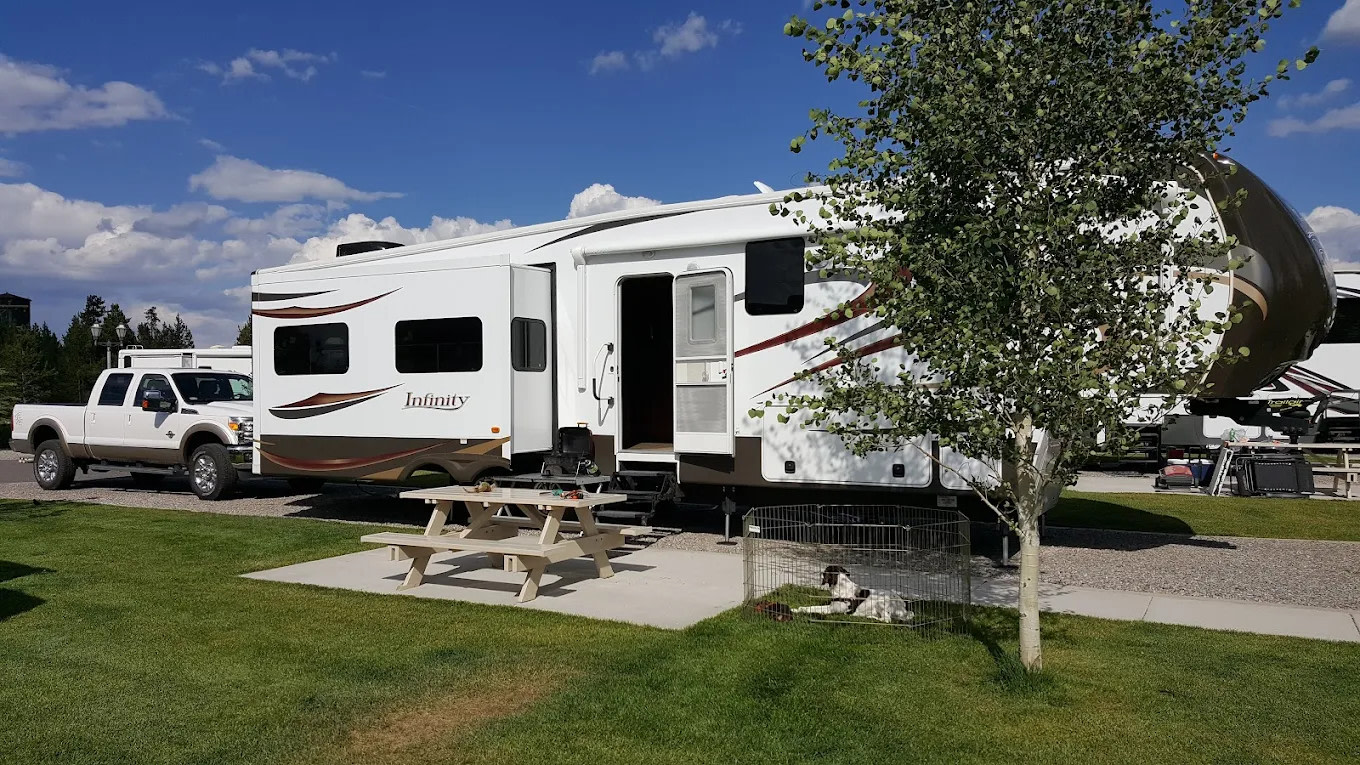 Yellowstone Grizzly RV Park and Cabins