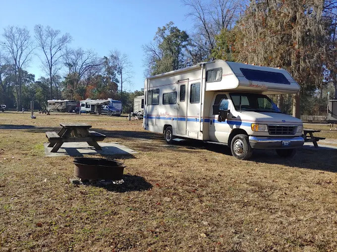 Ellie Ray's RV Resort & Lounge