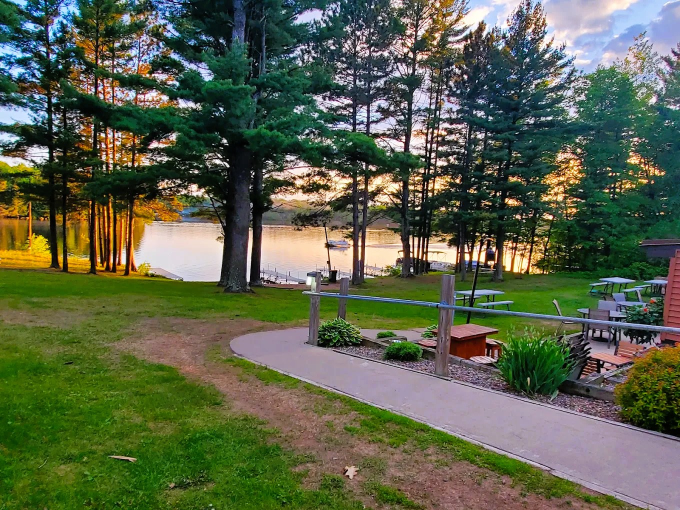 Sure-wood Forest Campground & Pine Pointe Resort