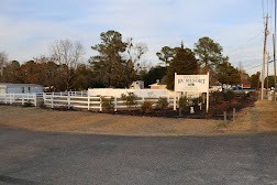 Four Oaks Lodging and RV Resort