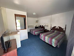 Four Oaks Lodging and RV Resort