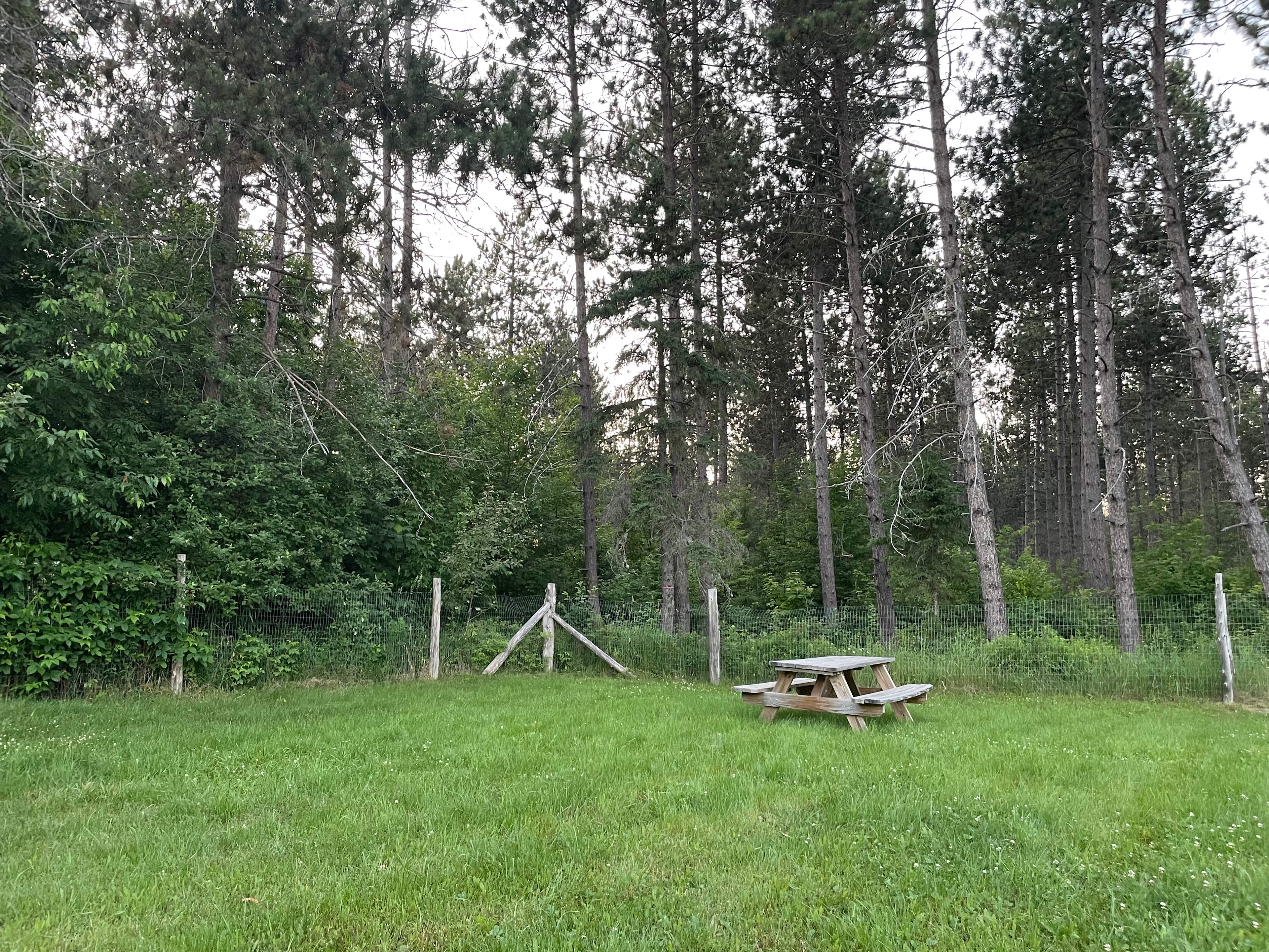 The Maine Roadhouse Hostel & Lodge