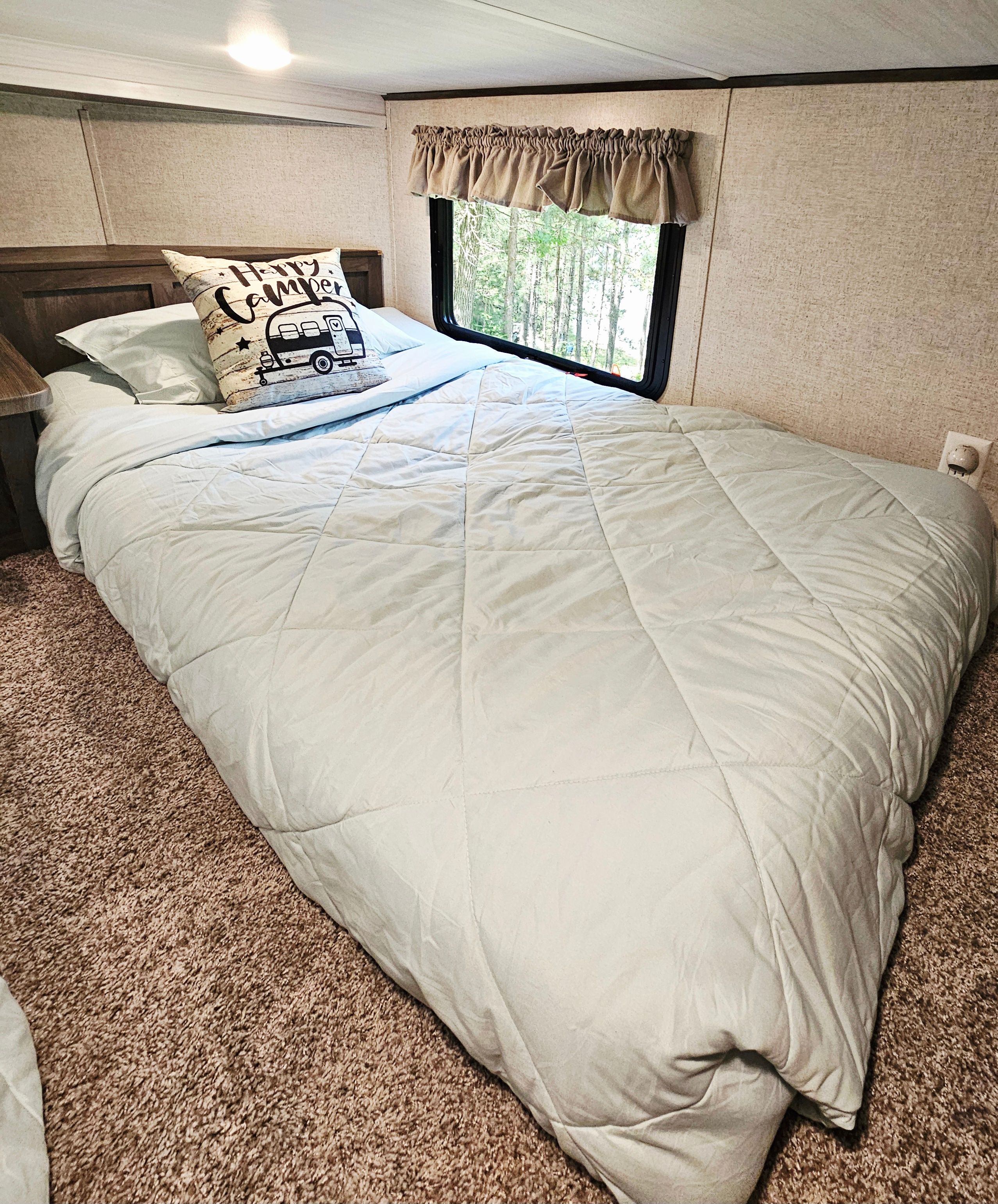 Luxury Lakefront Glamper