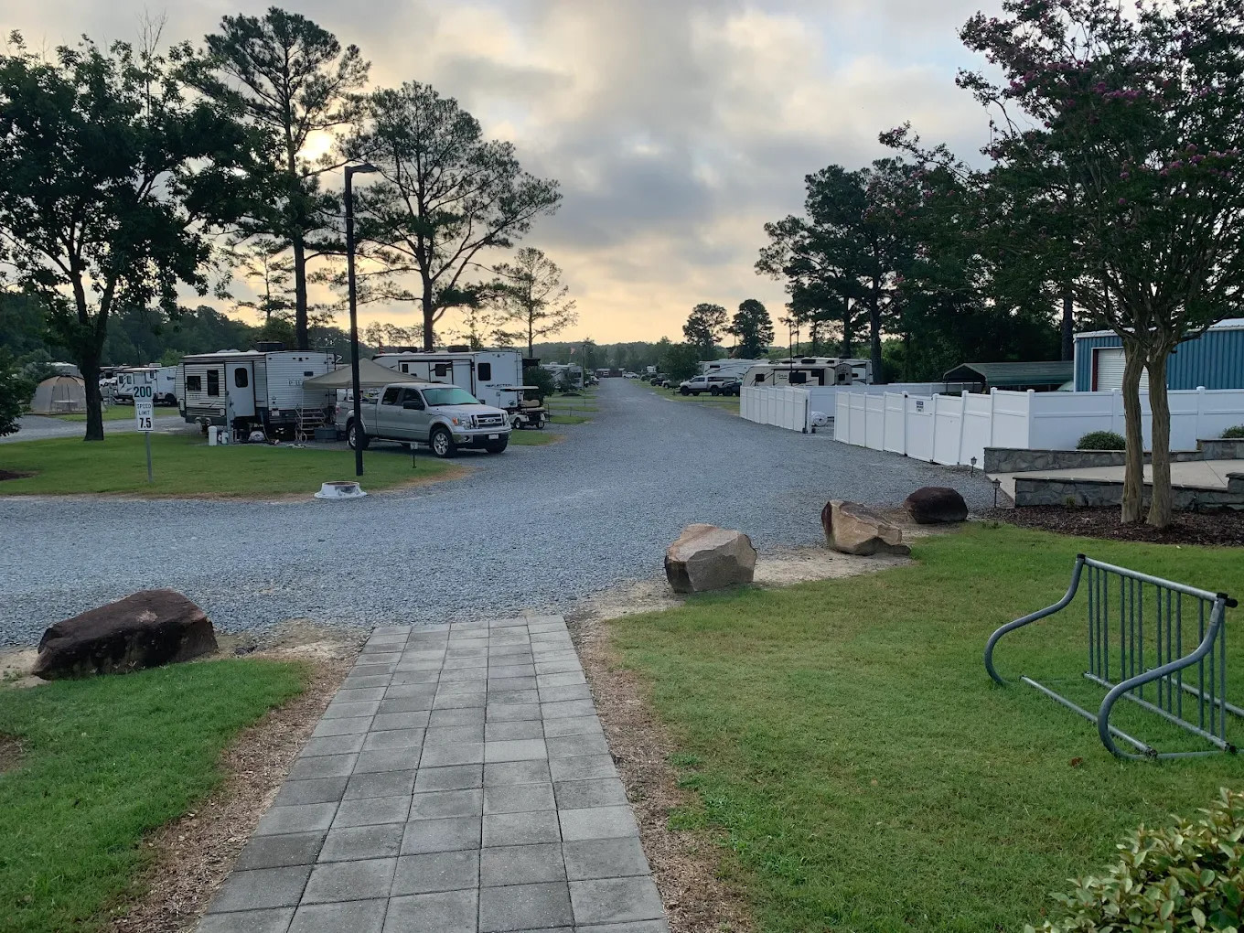 Raleigh Oaks RV Resort & Cottages