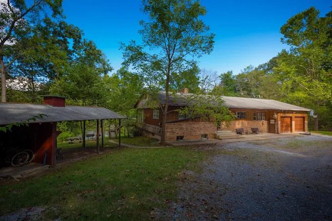 The Country Place Inc. Lodging and Camping on the Shenandoah River...