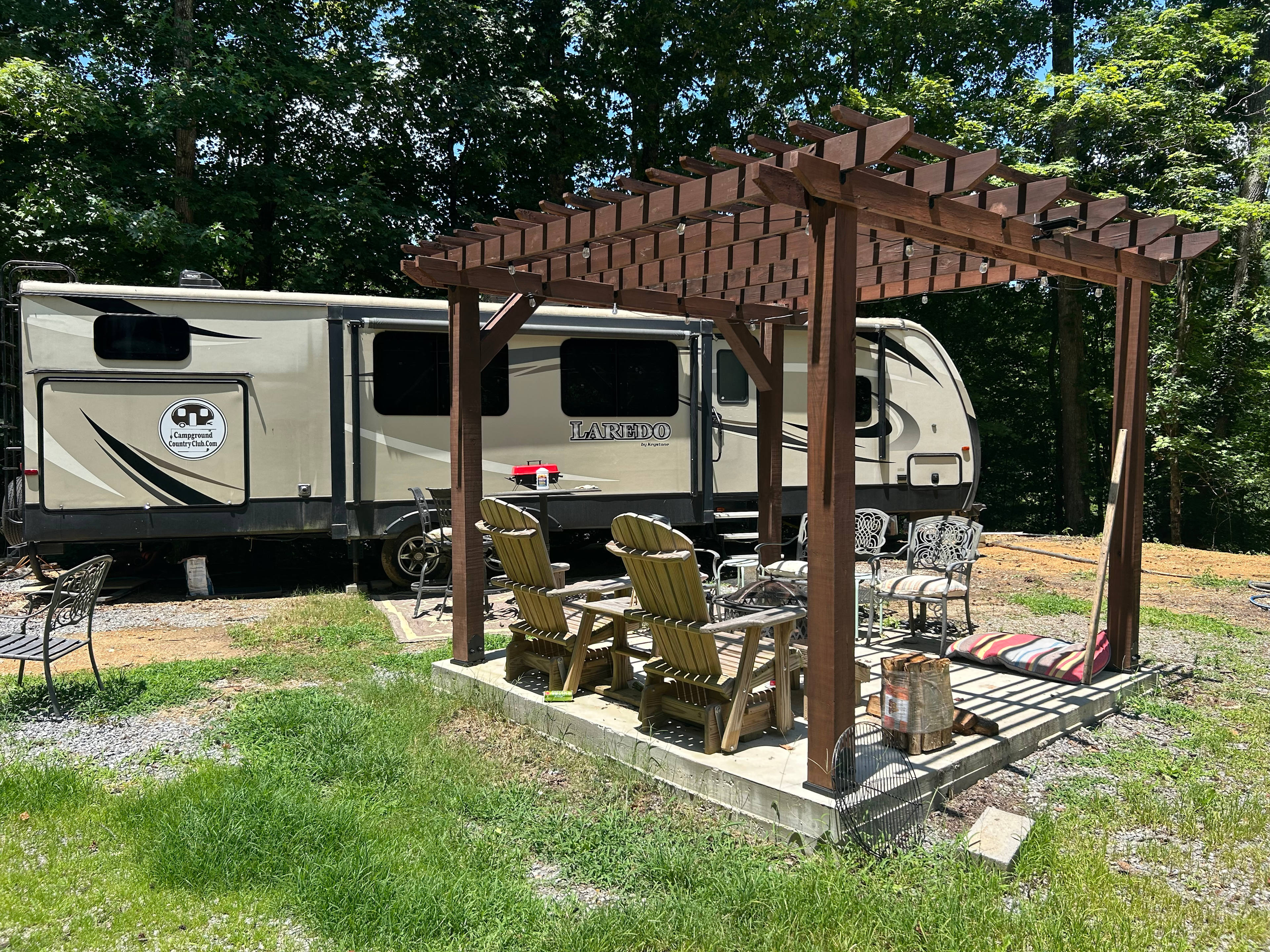 Foothills Lodge