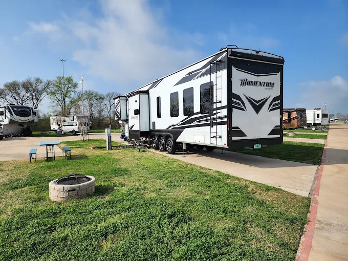 Summer Breeze RV Resort - Brookshire