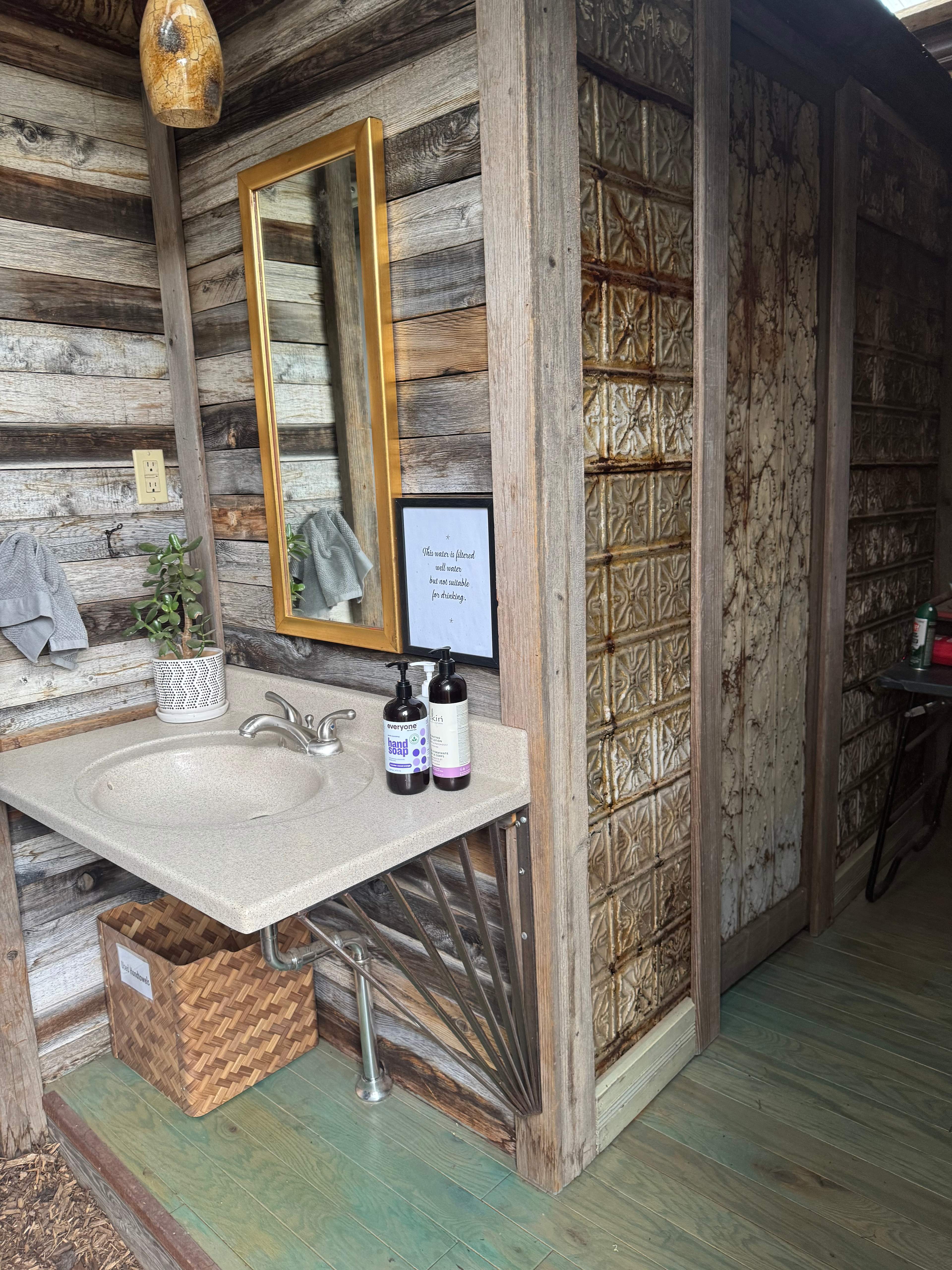 Red Rocks Glamping & RV Sites