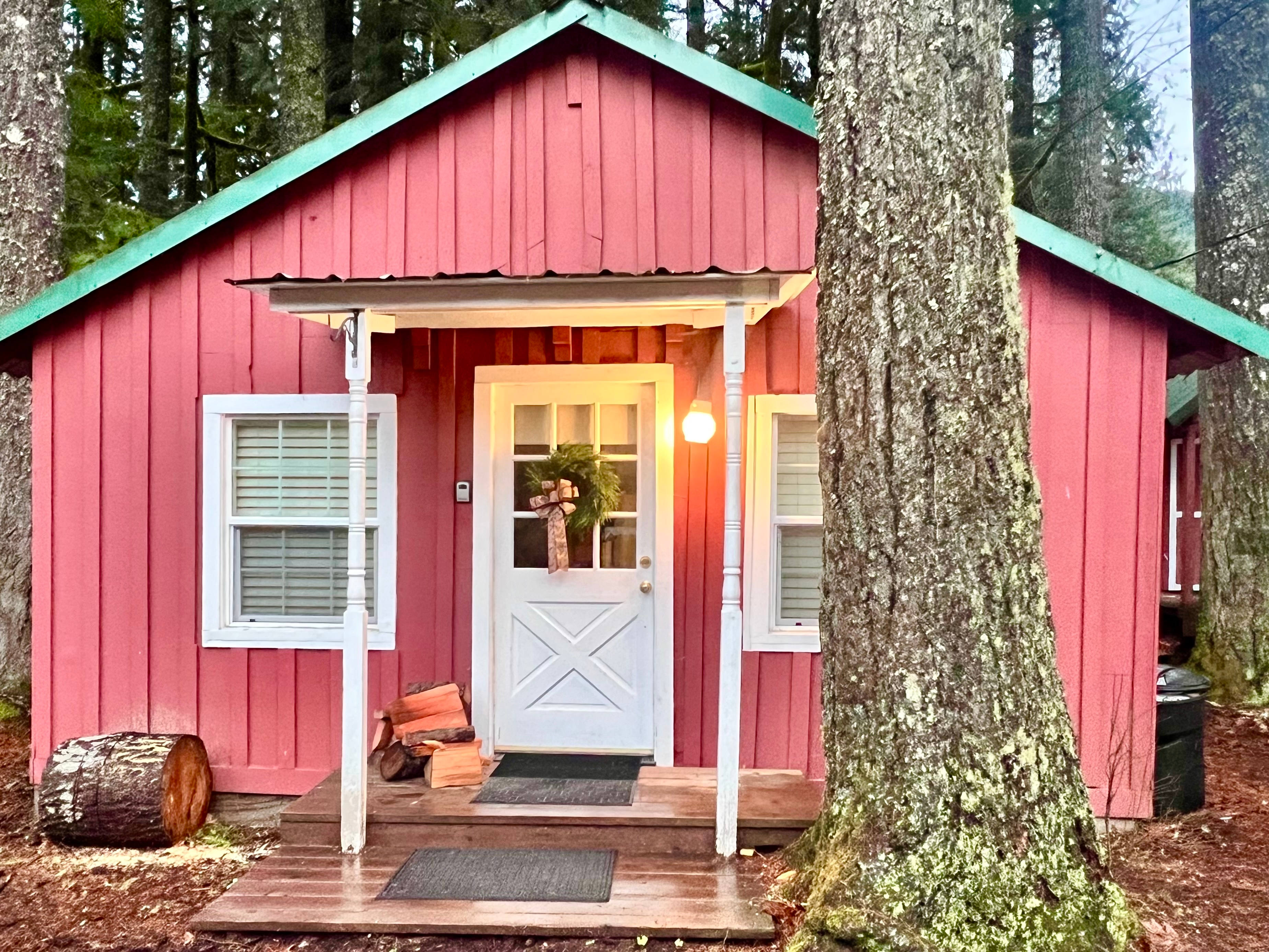 Mt Hood Cabin W/ Firepit & Hot Tub