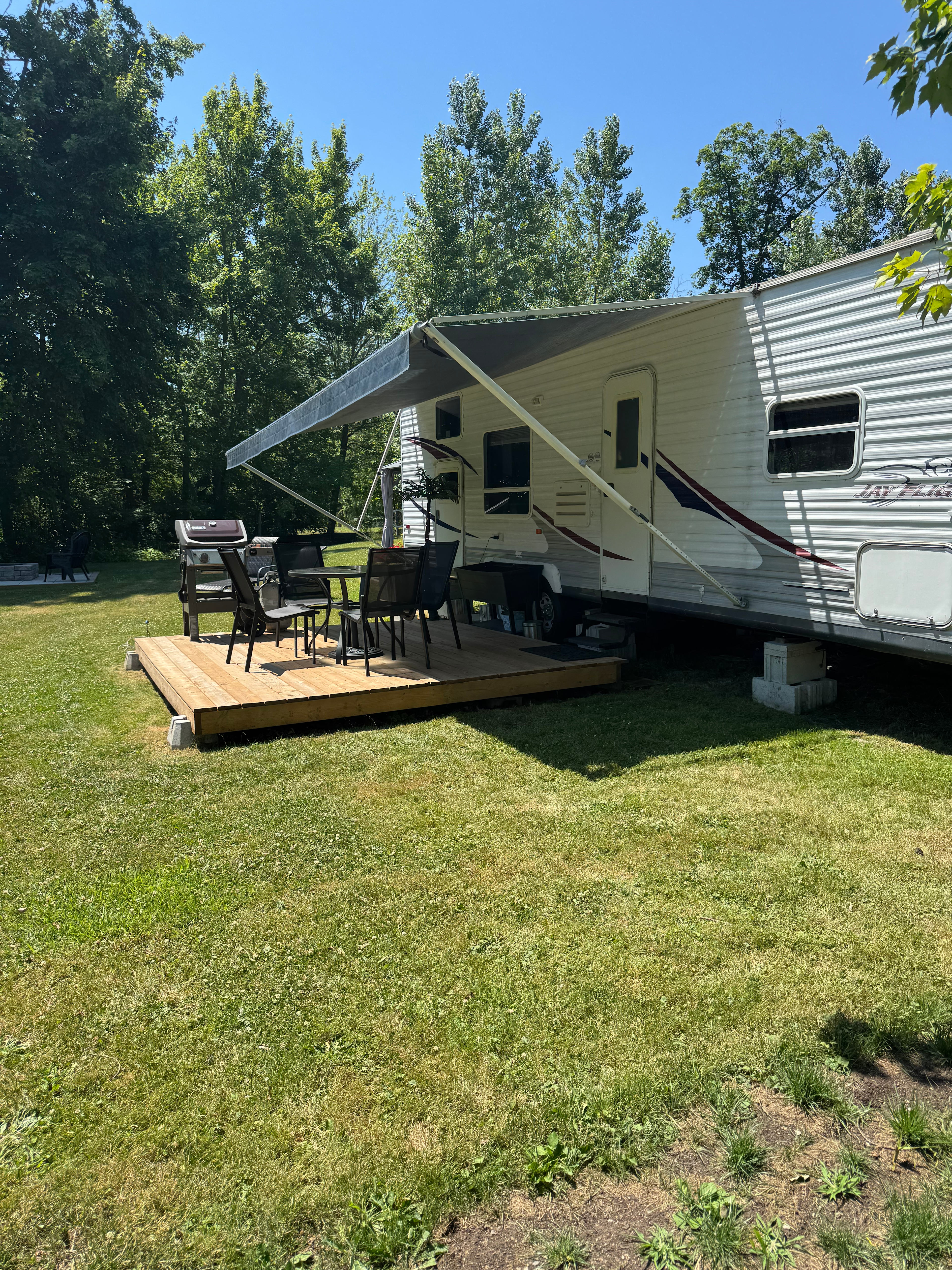 Charming Trailer Near Lake Erie