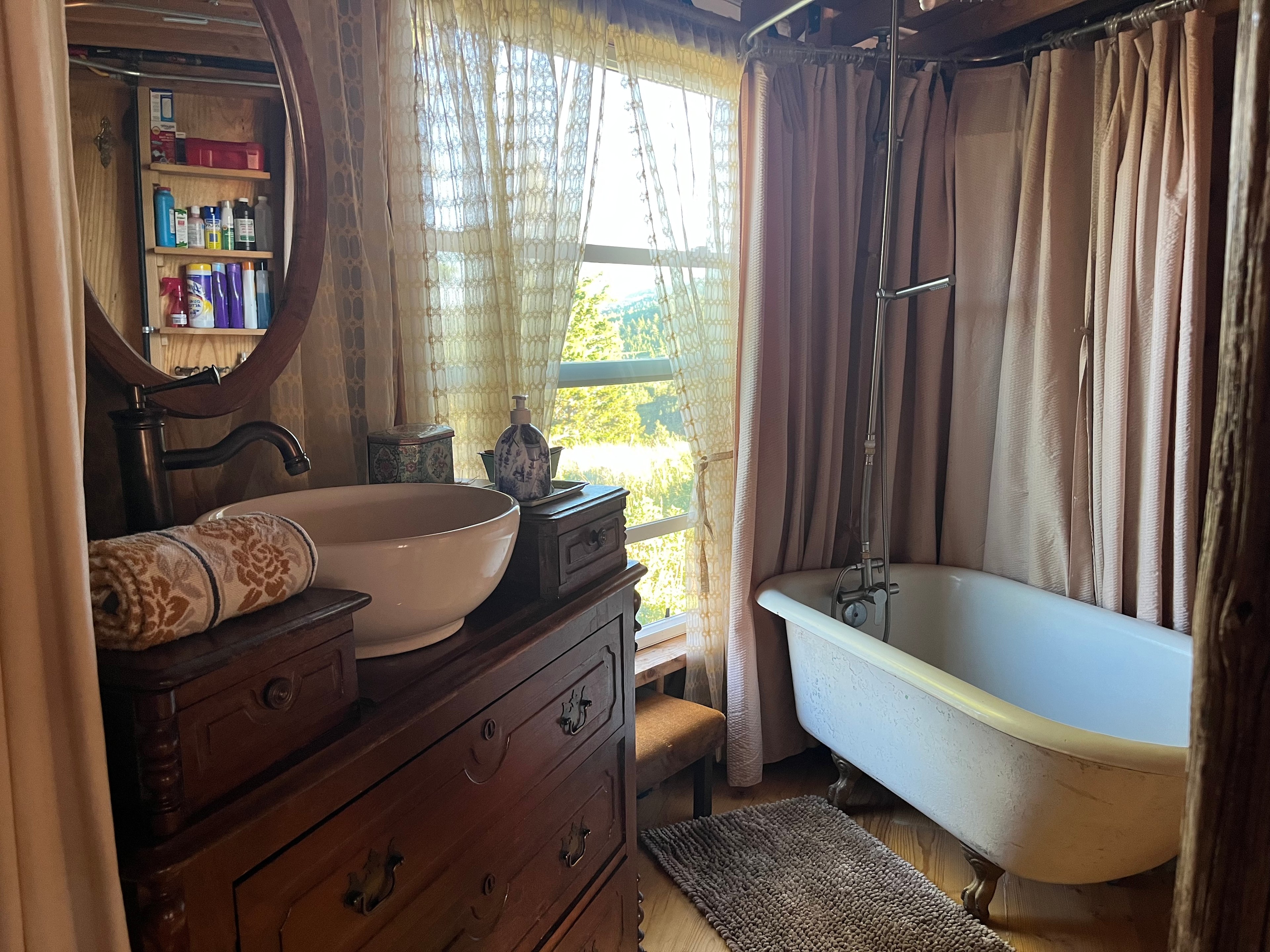 Mountain View Glamping Yurt