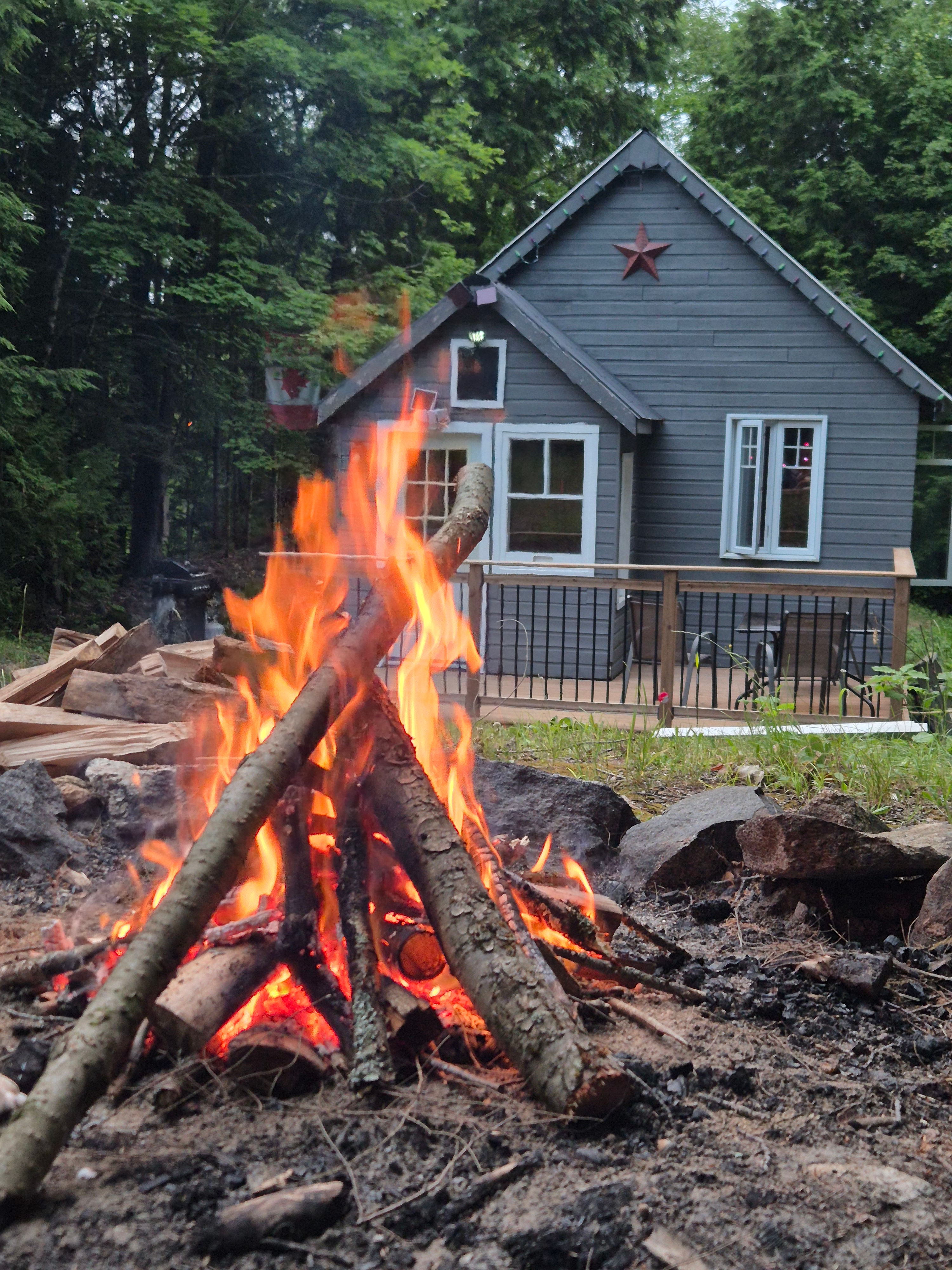 Off the Grid Camp - Oasis Cabin