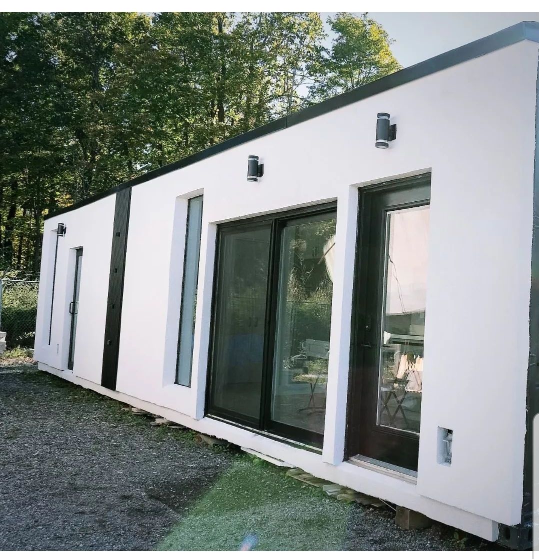 "Barefoot Luxury: Off-Grid Living,
