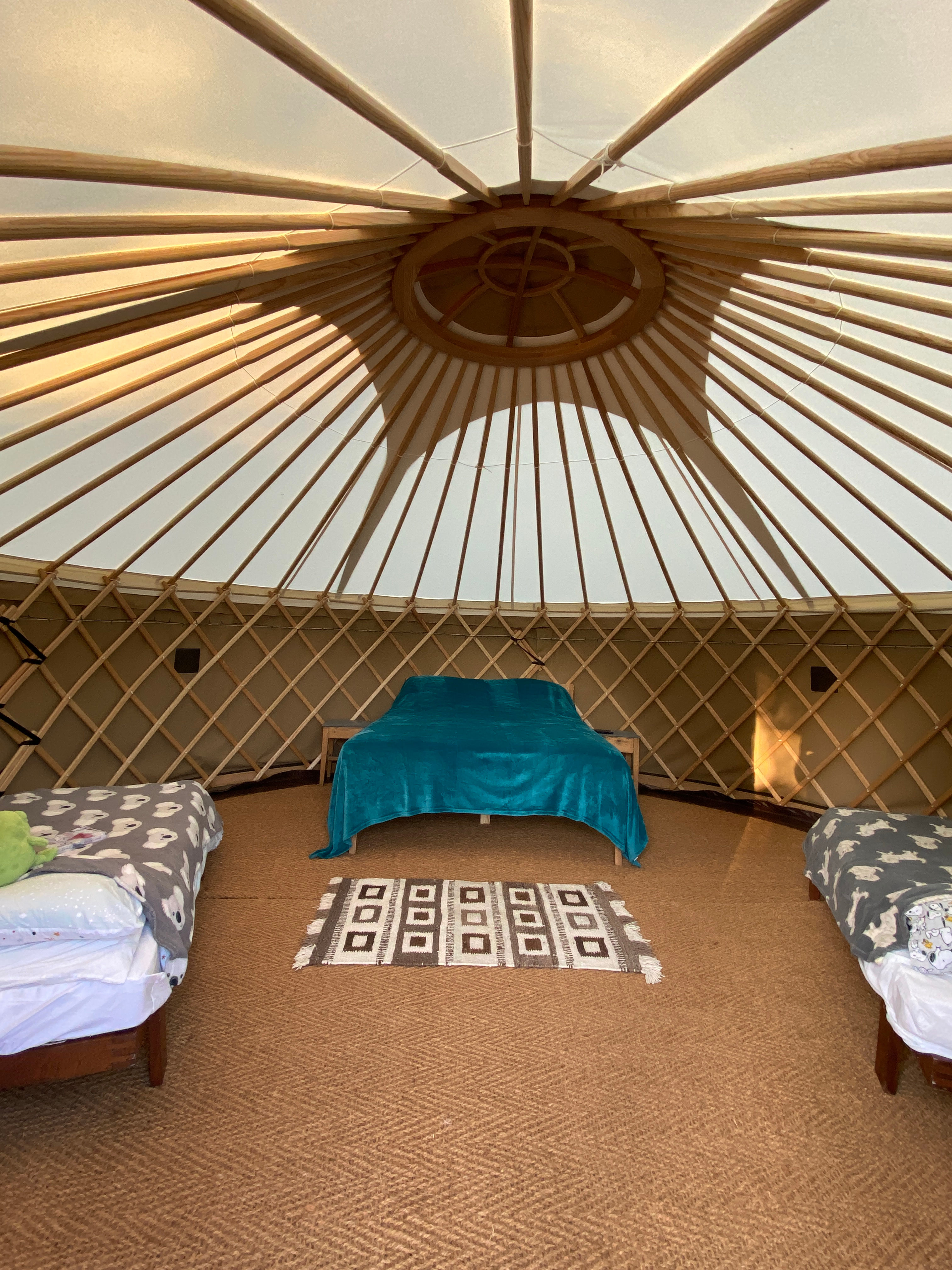 Kingsize bed with 2 optional children's beds