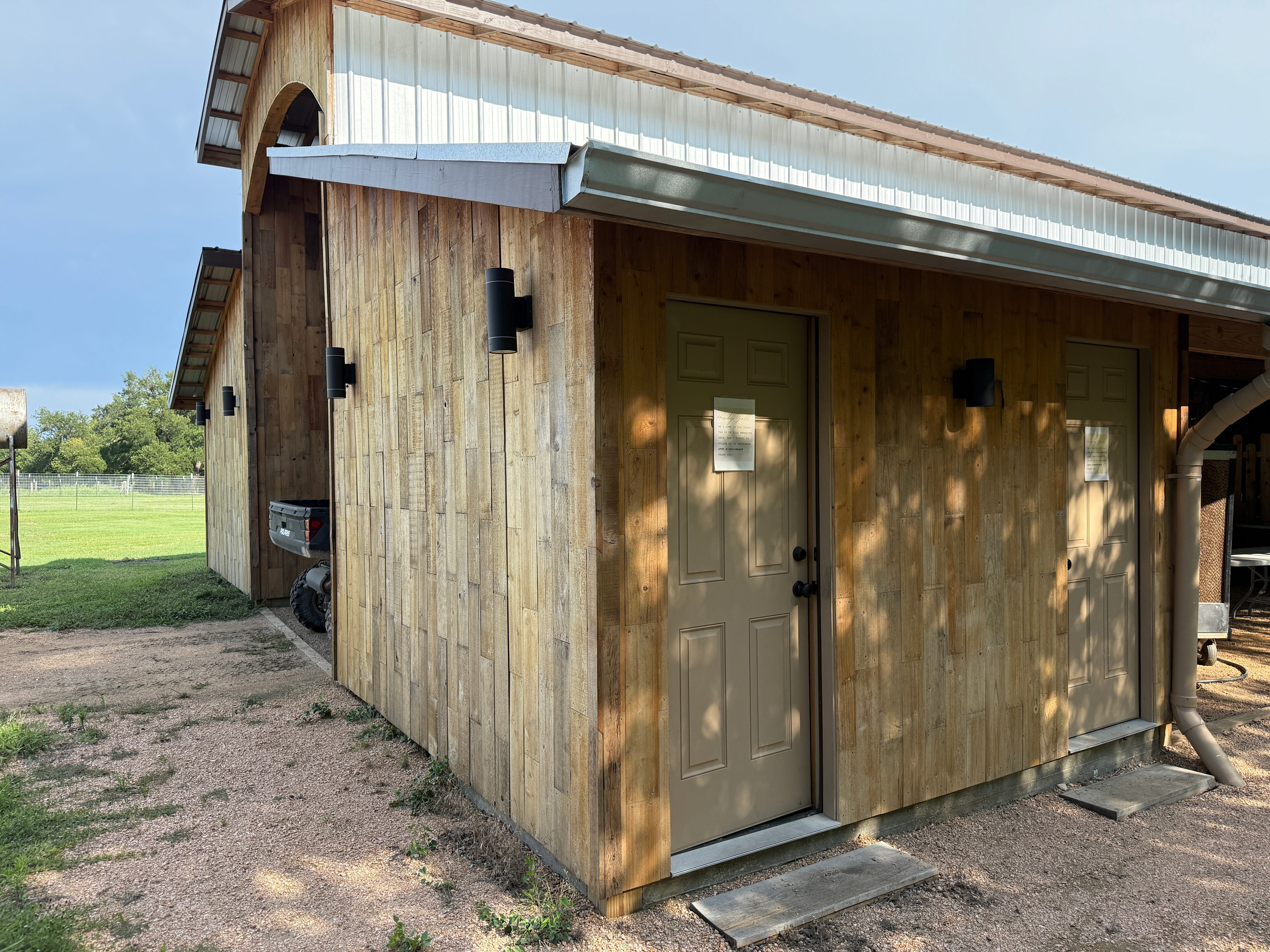 Secluded camp minutes from Austin