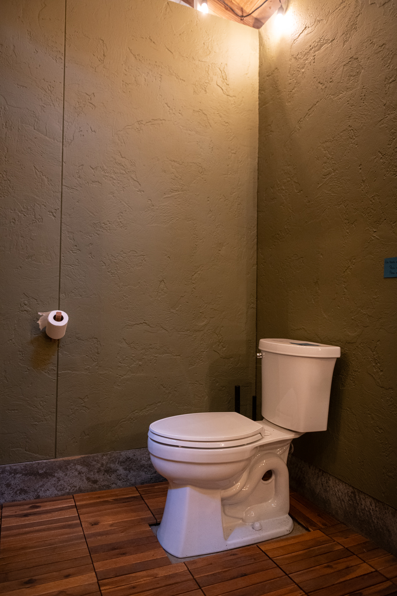 Clean and Roomy Bath House