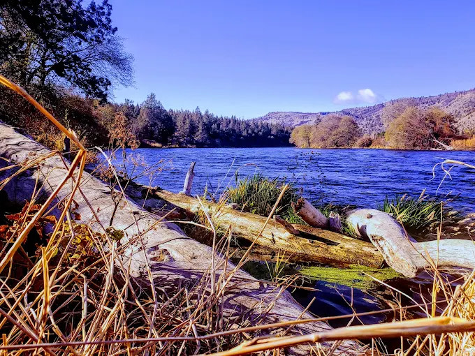Deschutes River Fly Shop and Camp