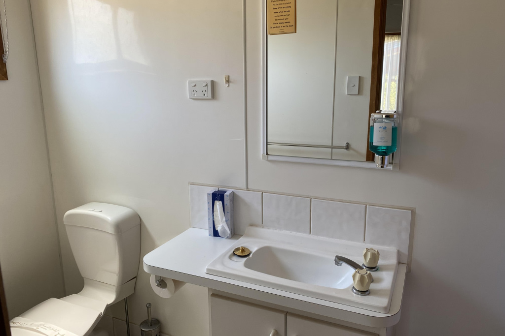 Golden Country Motel & Caravan Park