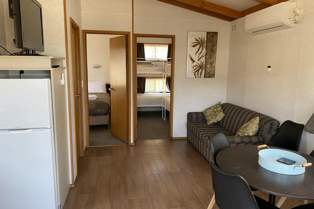 Golden Country Motel & Caravan Park