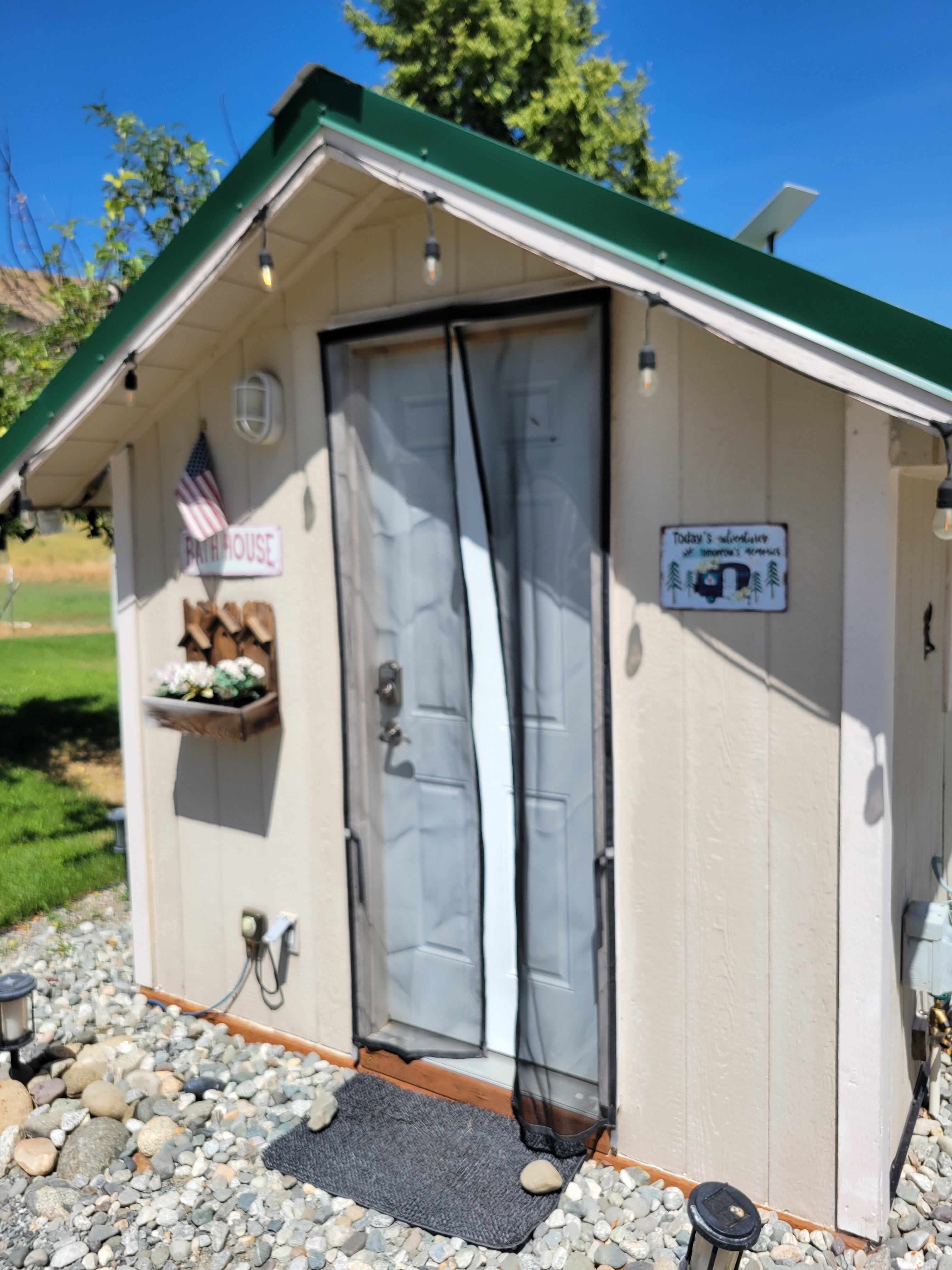 Kountry Riverside Hideaway