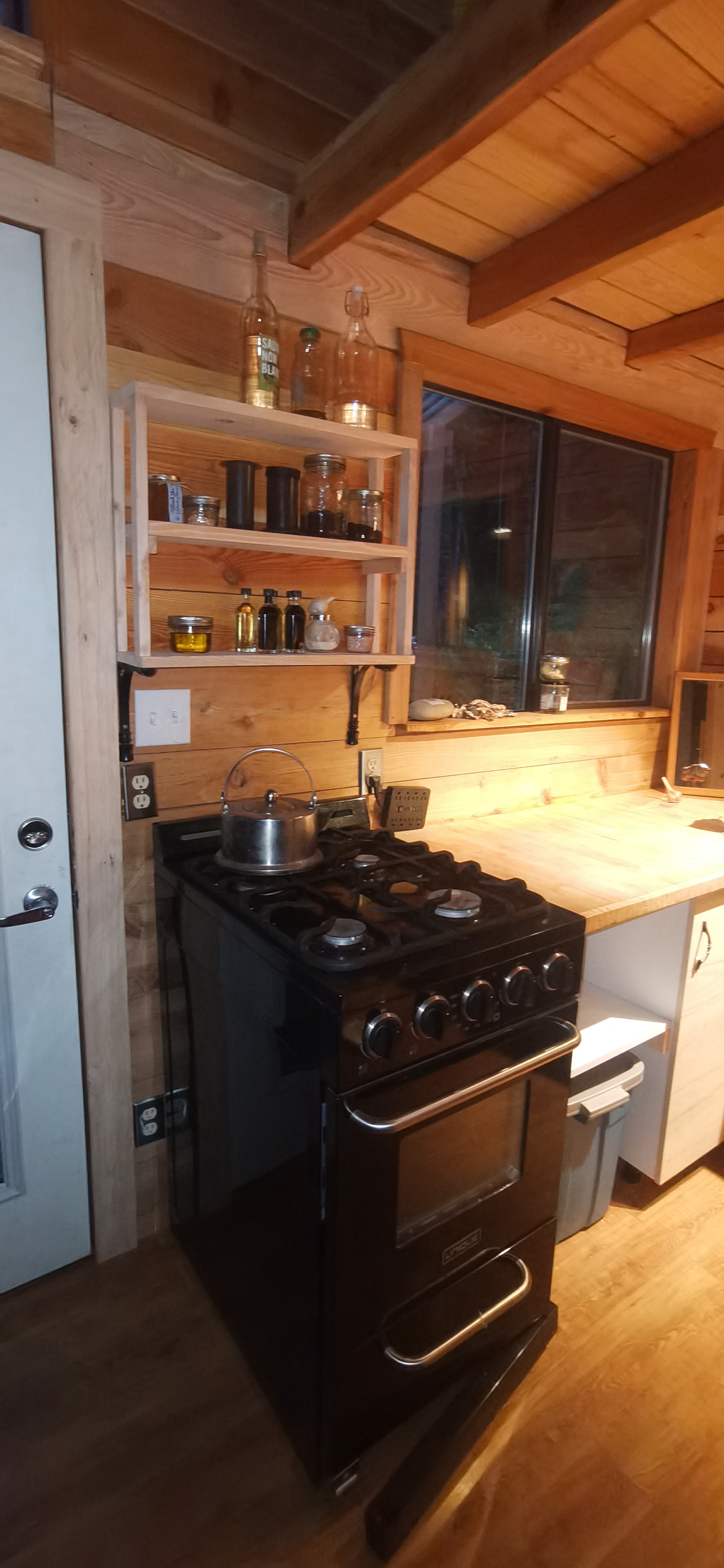 Read Island Cozy Off Grid Retreats