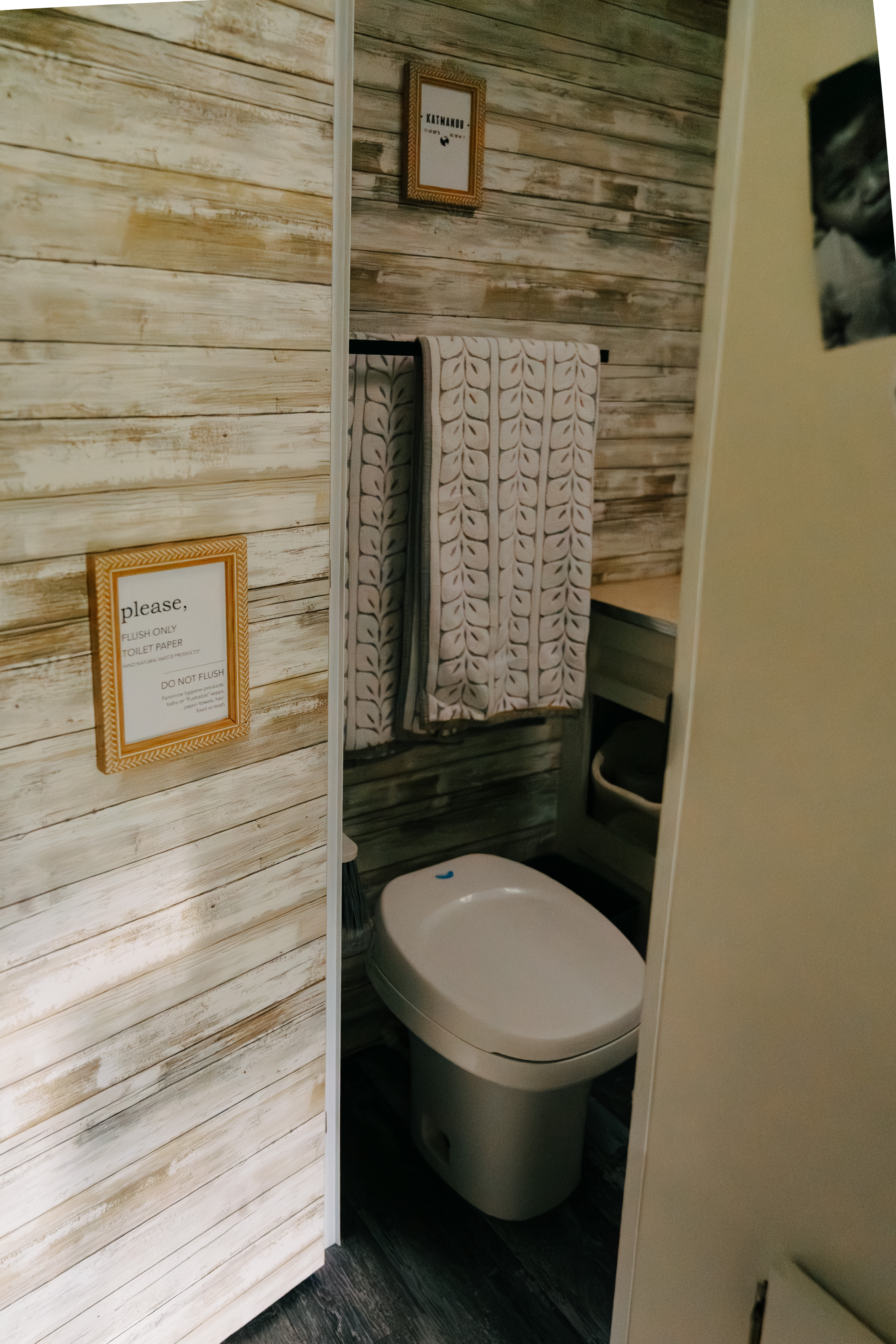 Charming Creekside Caravan