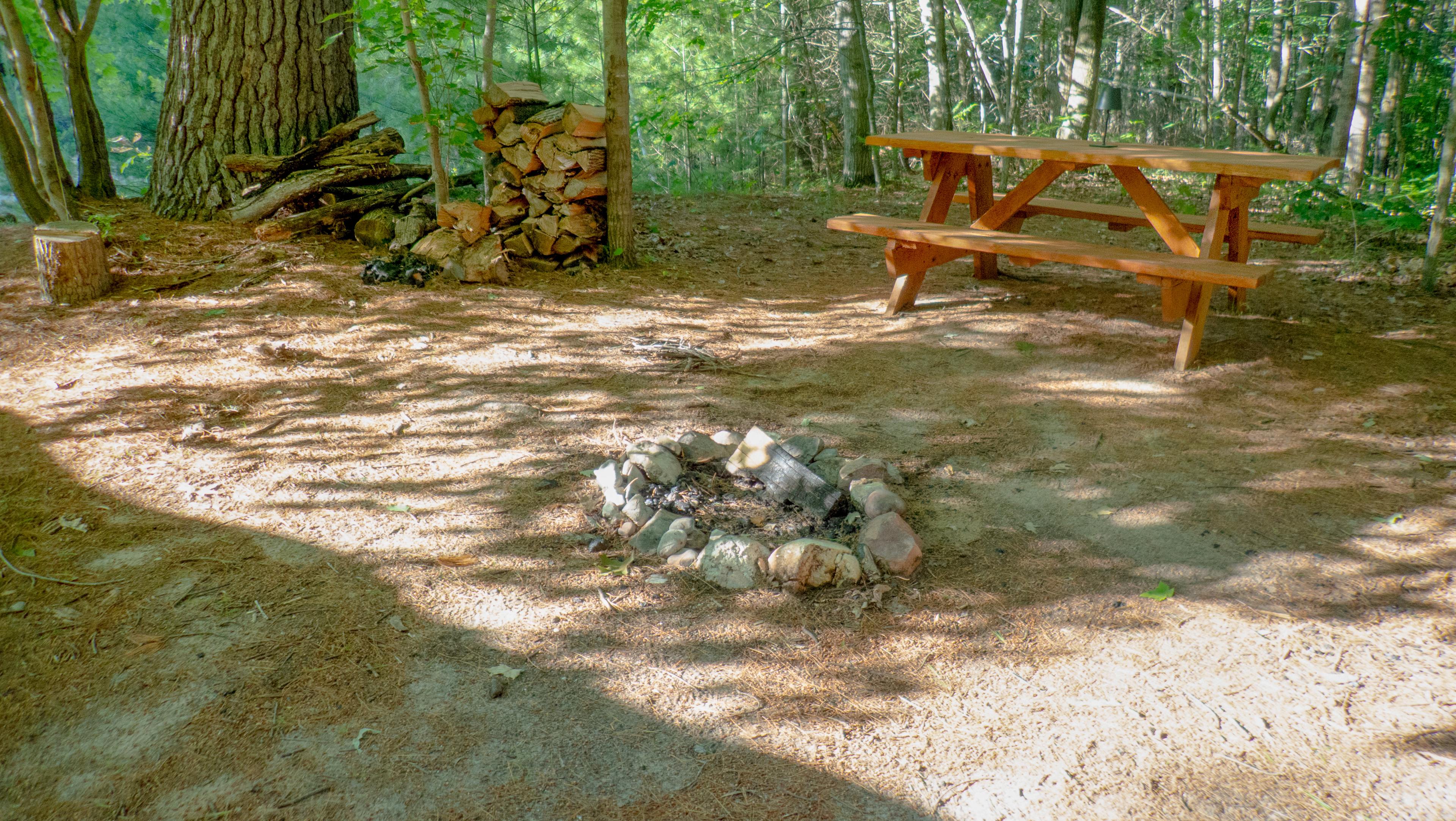 New, sturdy table, plenty of wood, nice firepit.