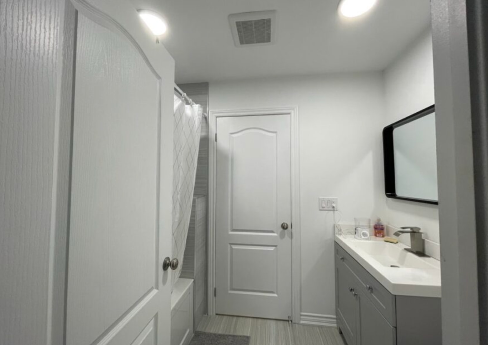 Mitziville By The Lake