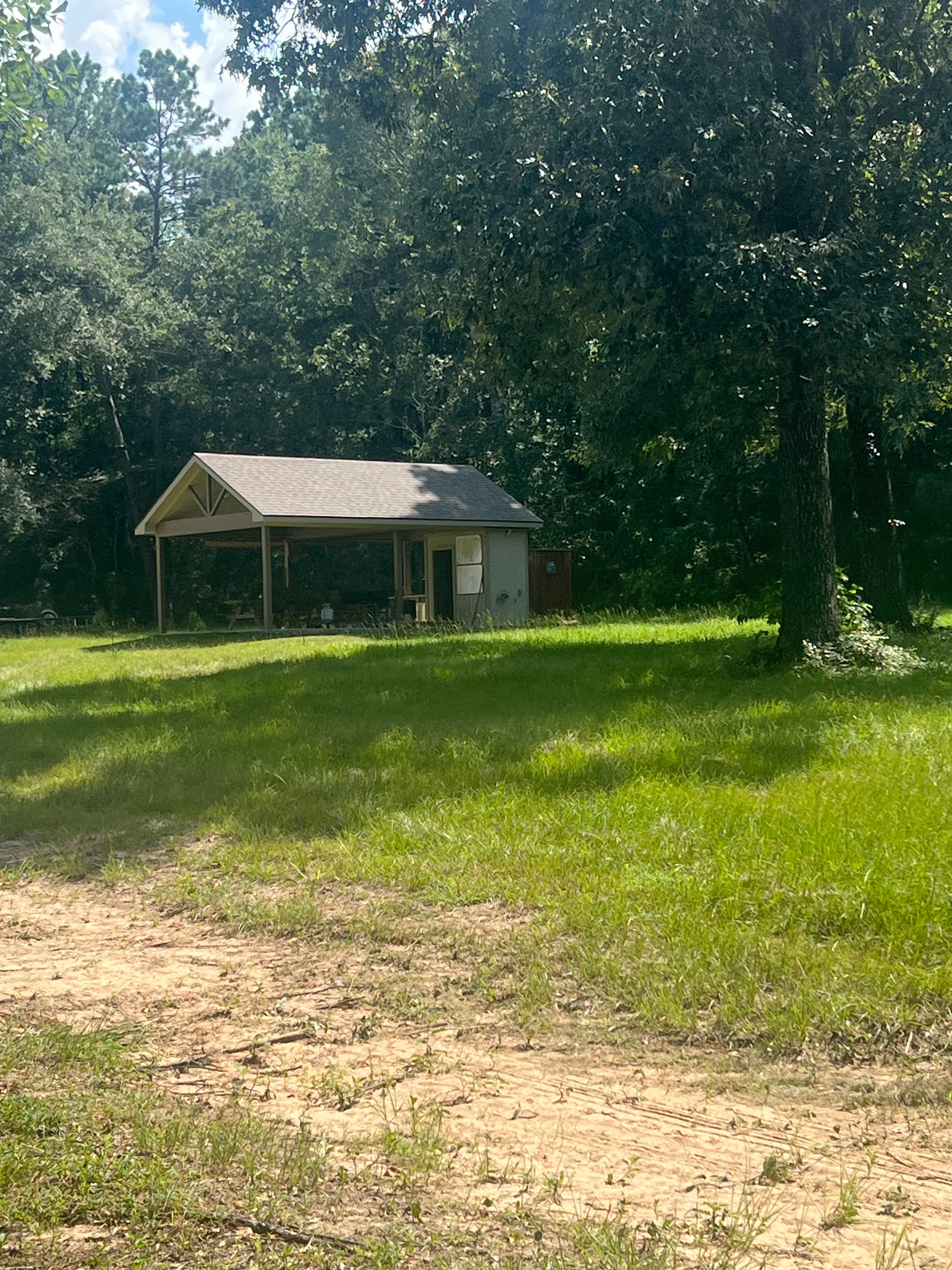 Pavilion with toilet, hot/cold shower and gas charcoal grills. Electric and fans