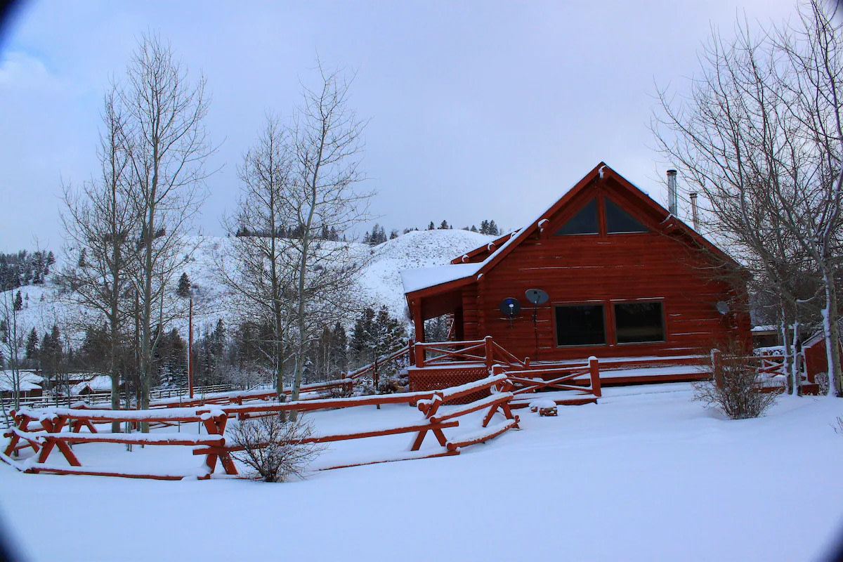 3 Bedroom Multi-Level Log Cabin