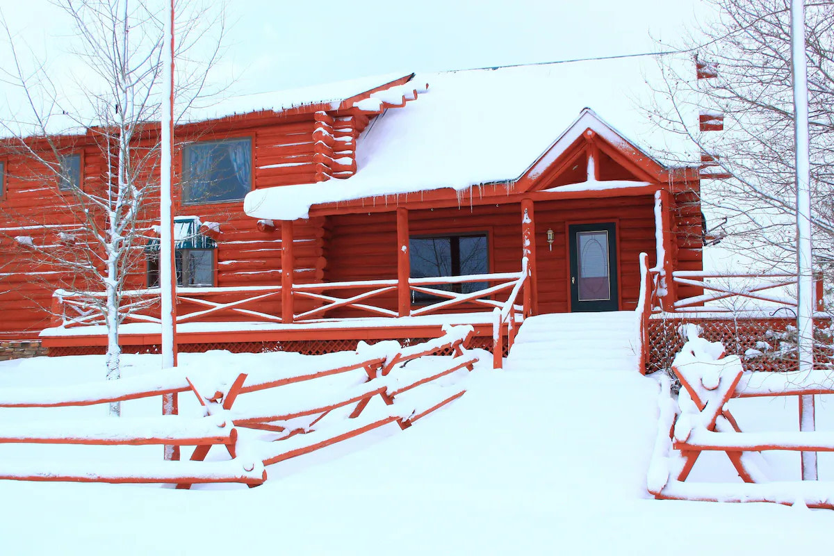 3 Bedroom Multi-Level Log Cabin