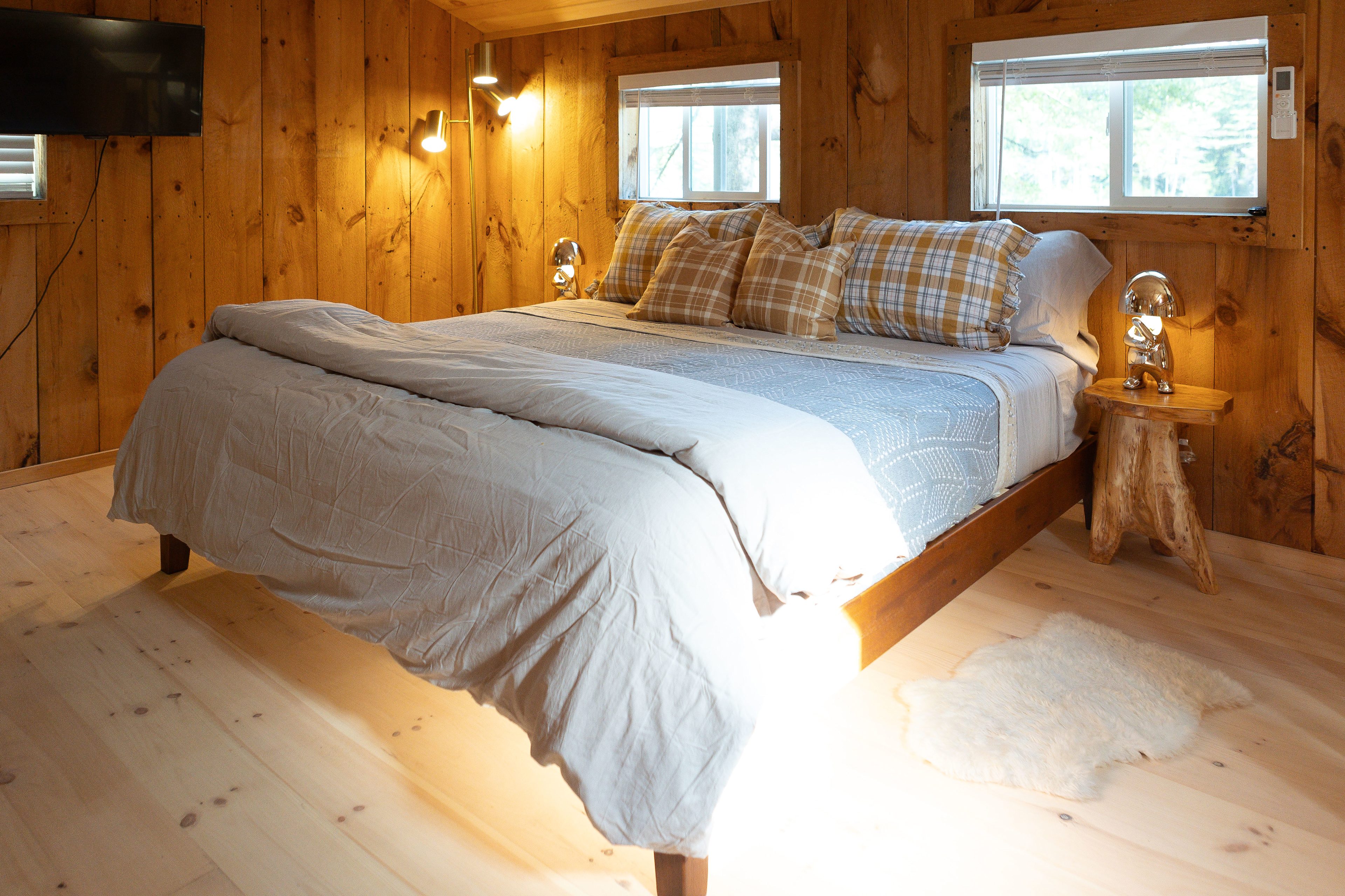 Chill On The Hill, Waterfront Cabin