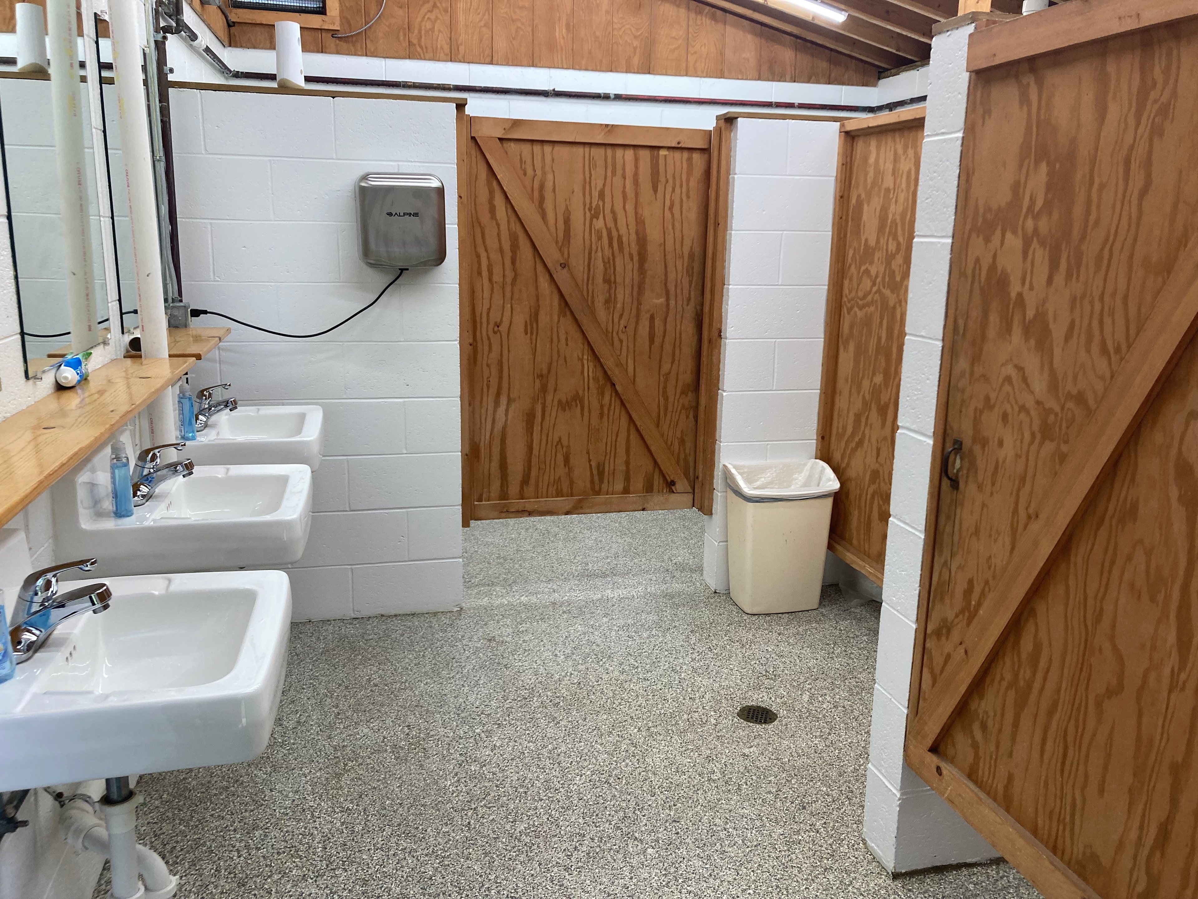 Well maintained bathrooms. 