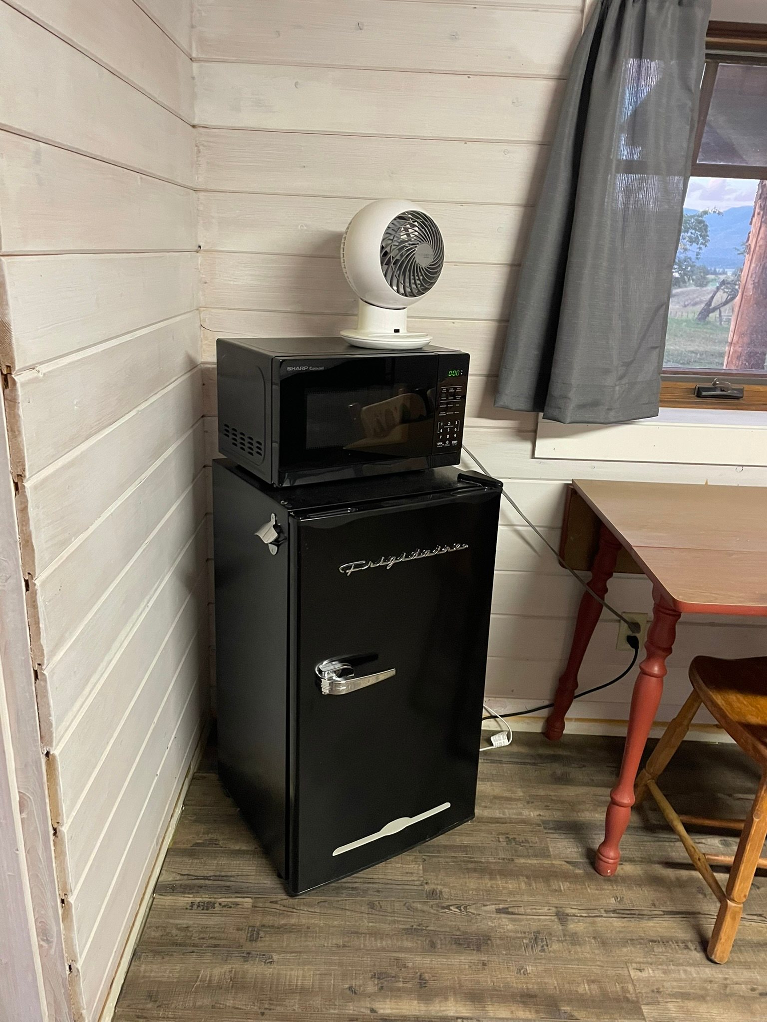 Peaceful Lake View Retreat