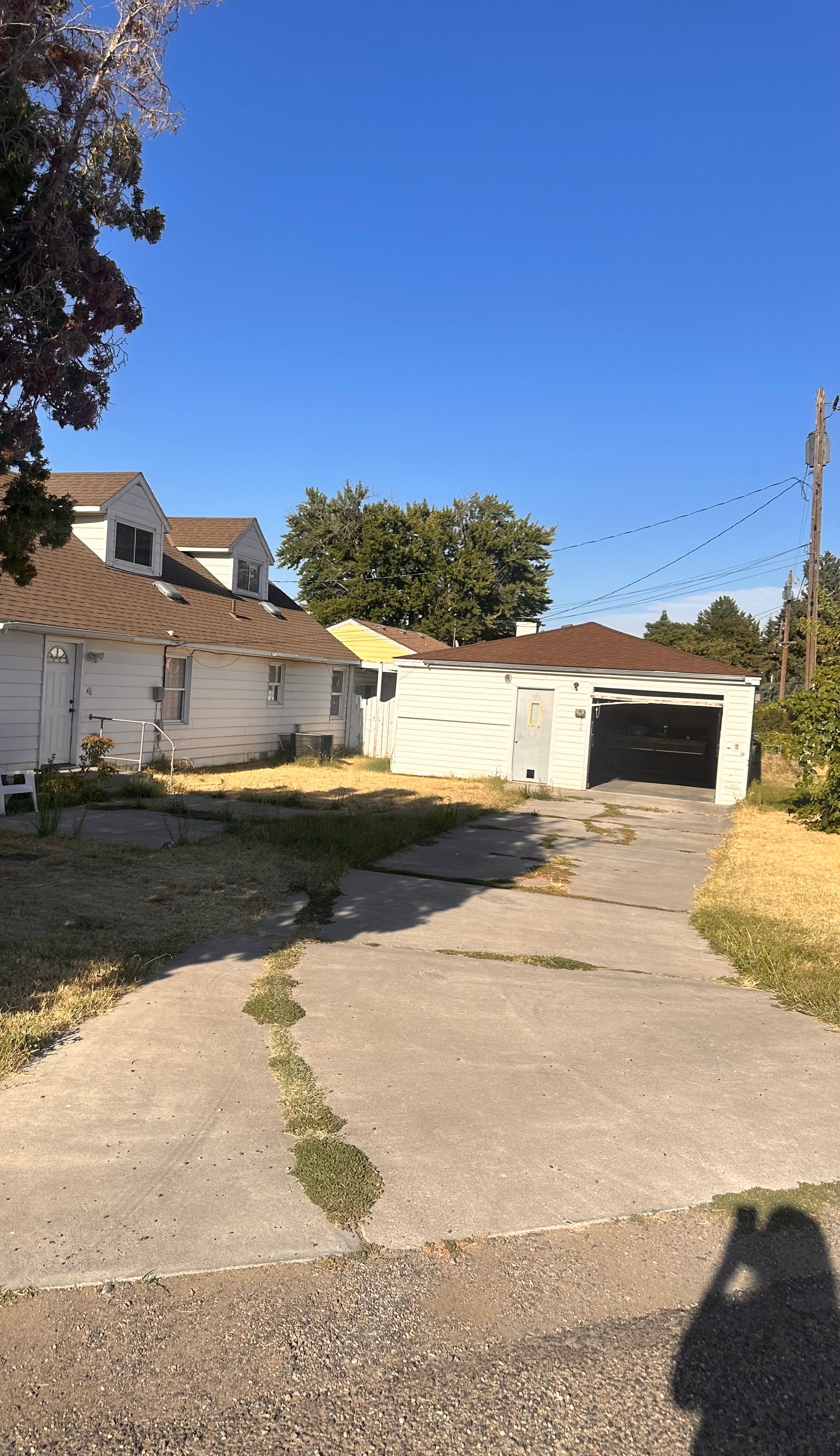 Detached garage stay