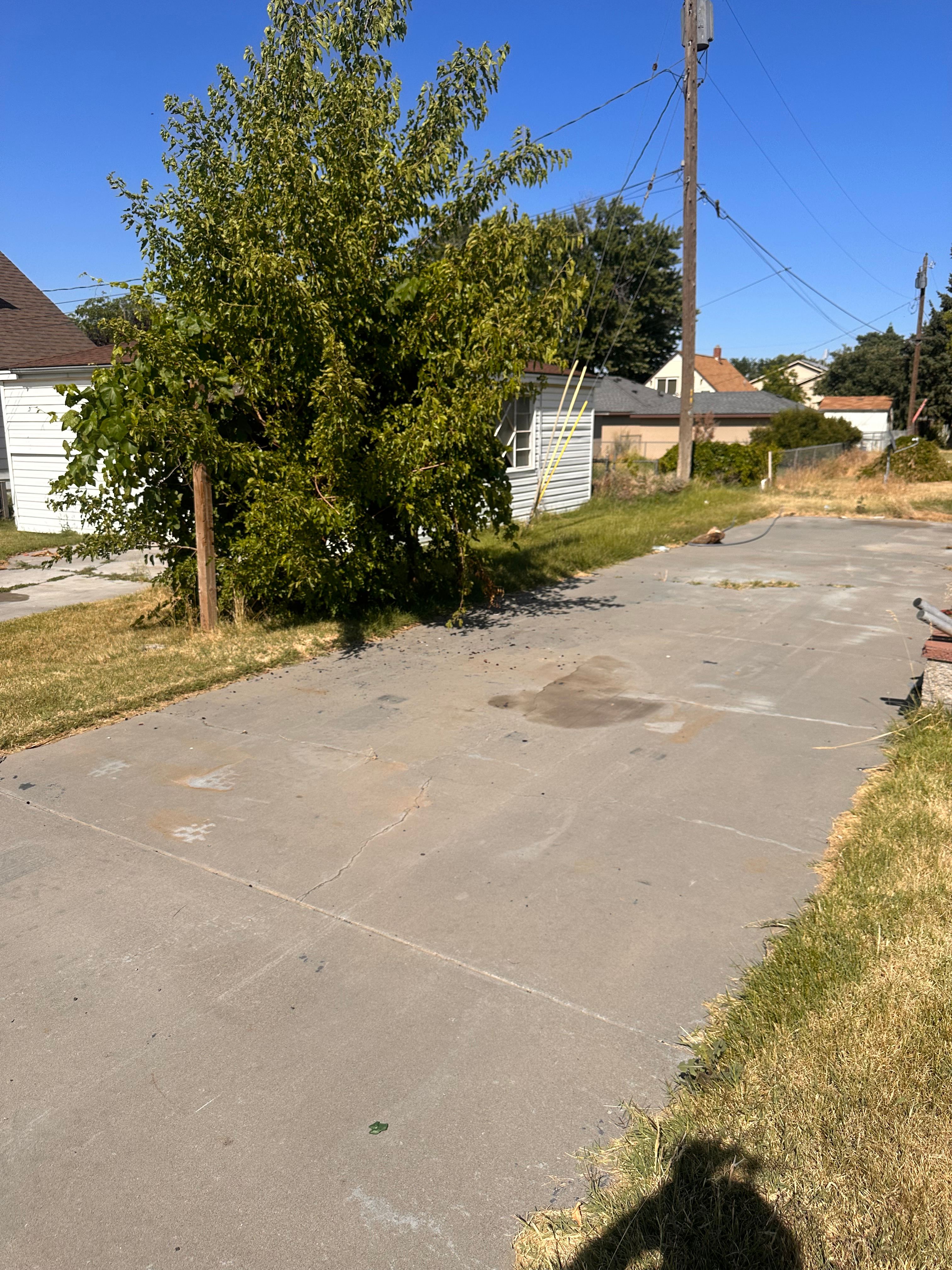 Detached garage stay