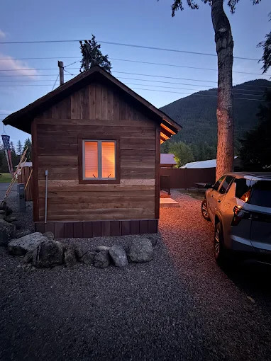 Beargrass Lodging and RV Resort