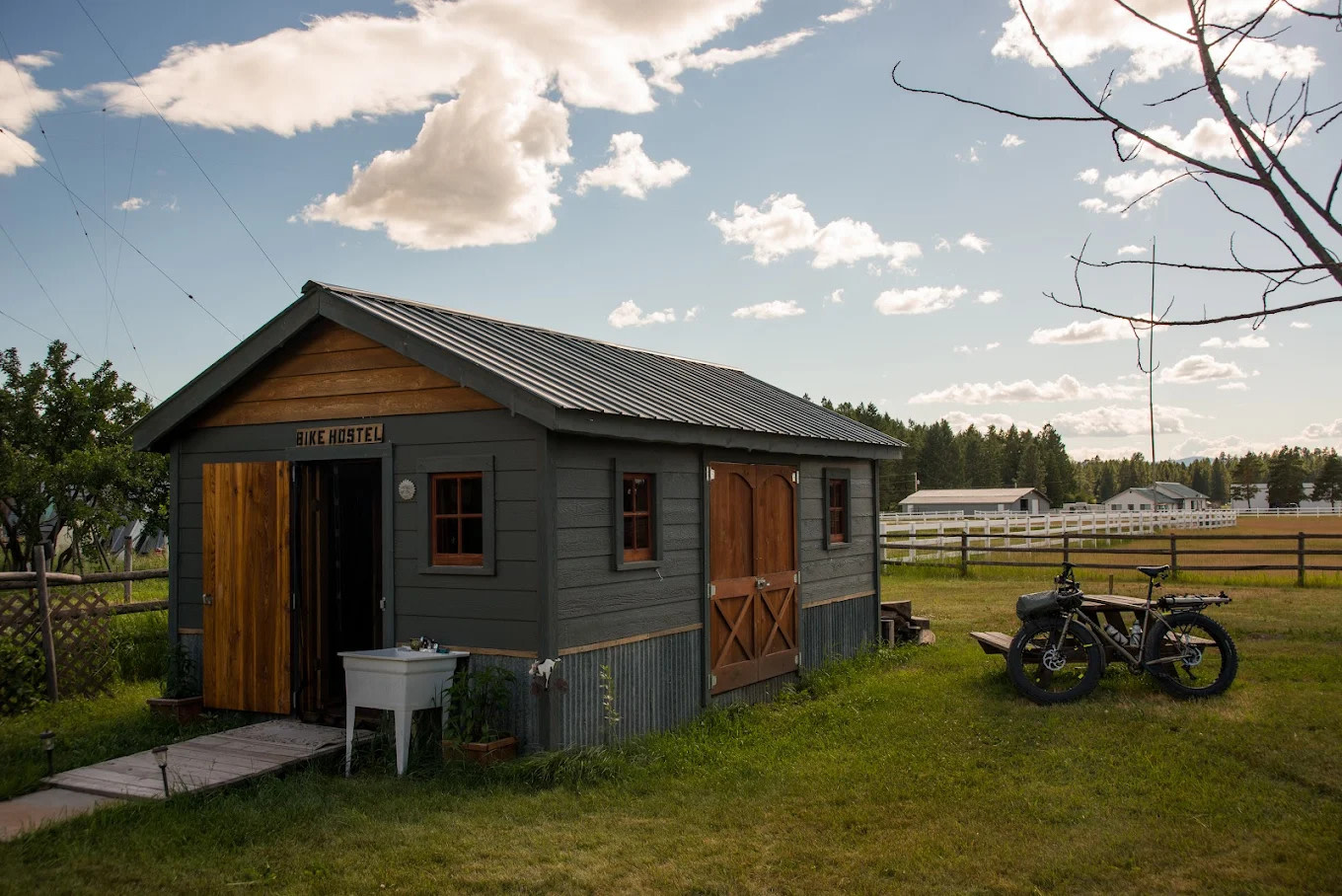 Montana Bike Hostel & Camping