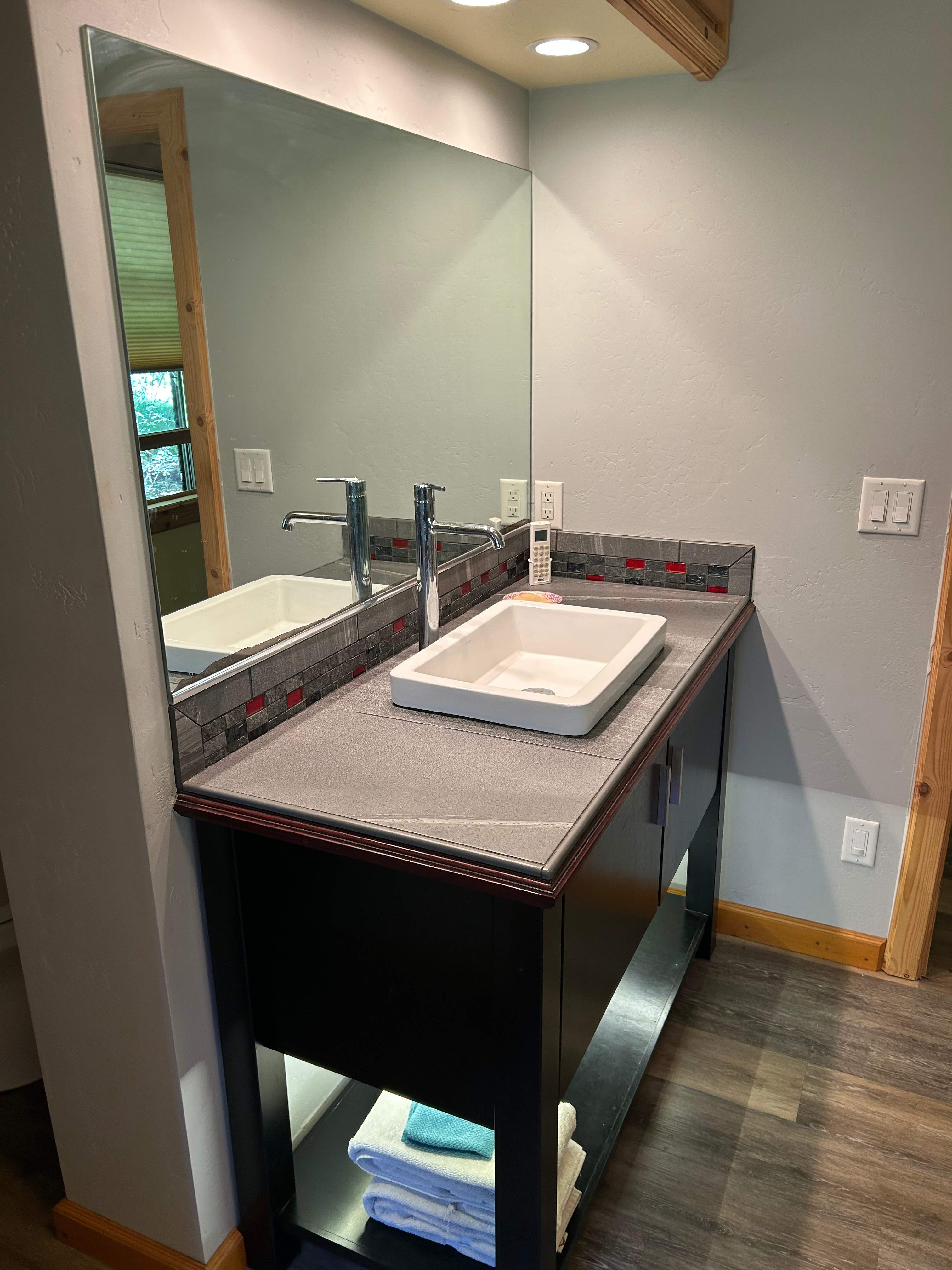 Private bathroom sink