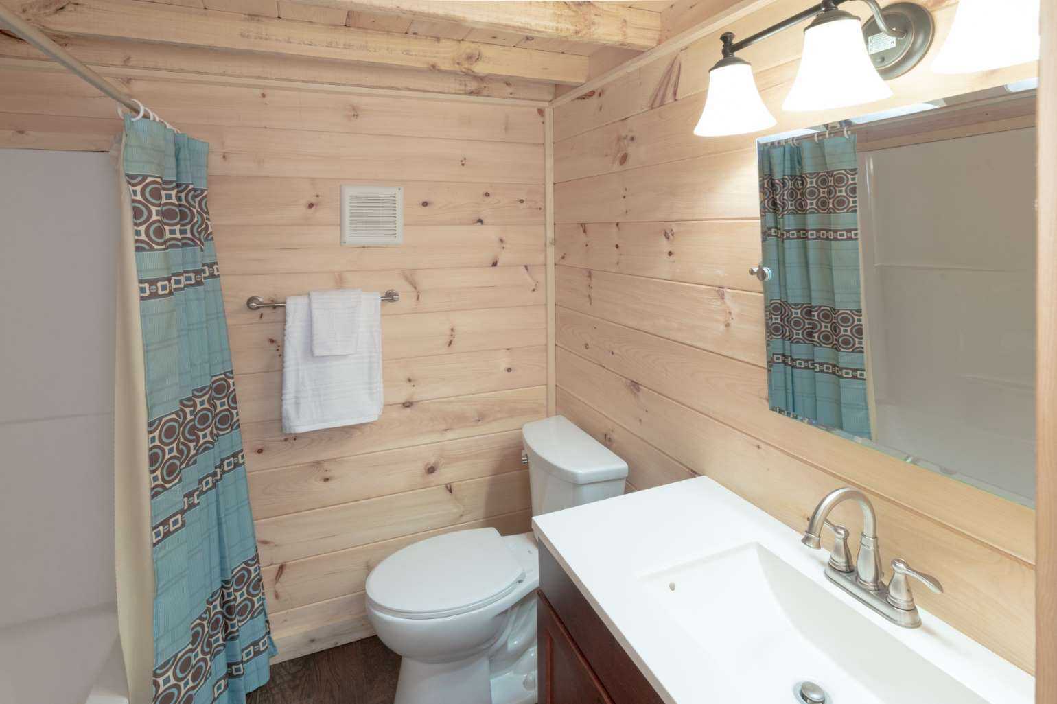 Large Cabin 1 Bedroom w/Loft