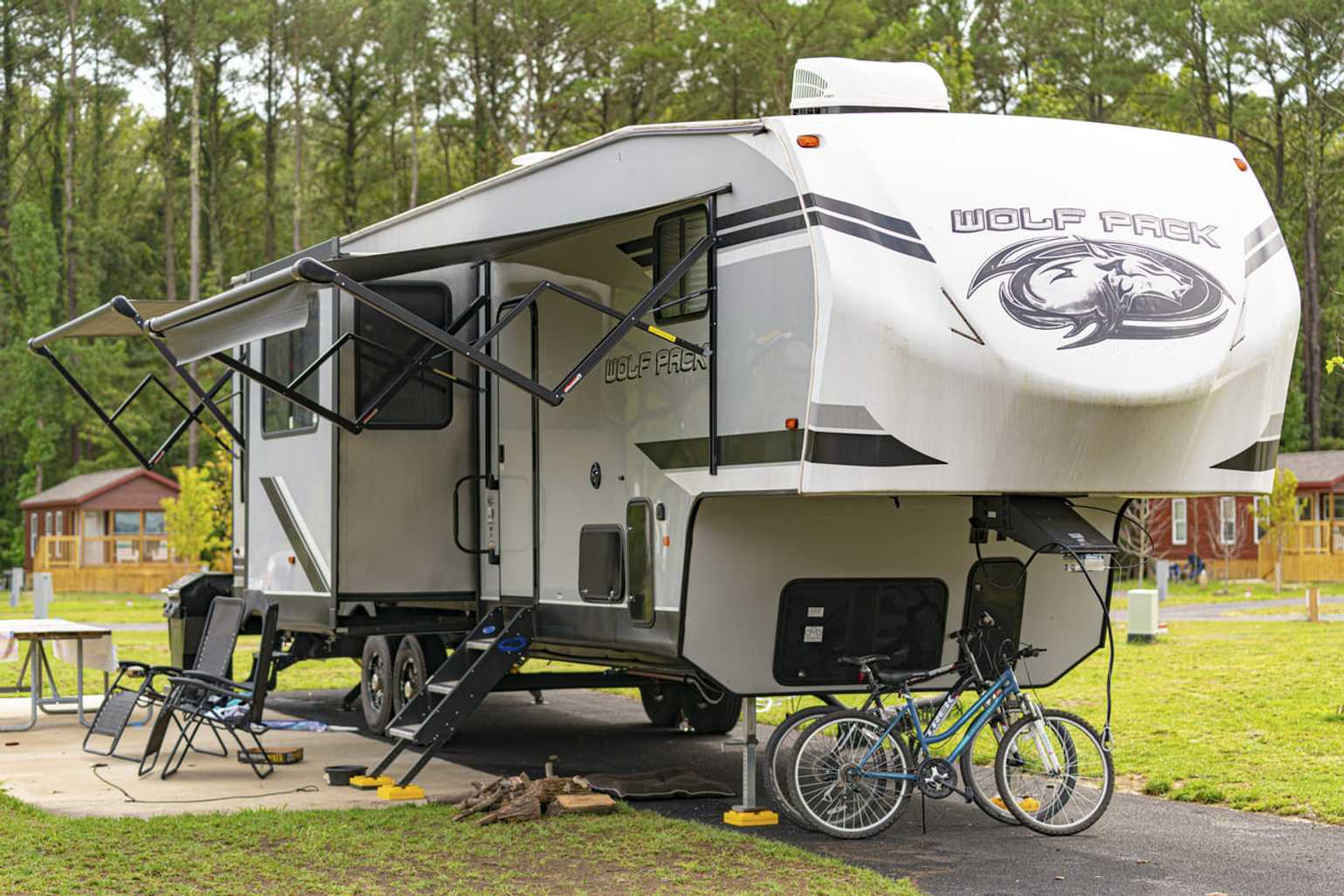 Premium Full Hookup Back-in RV Site