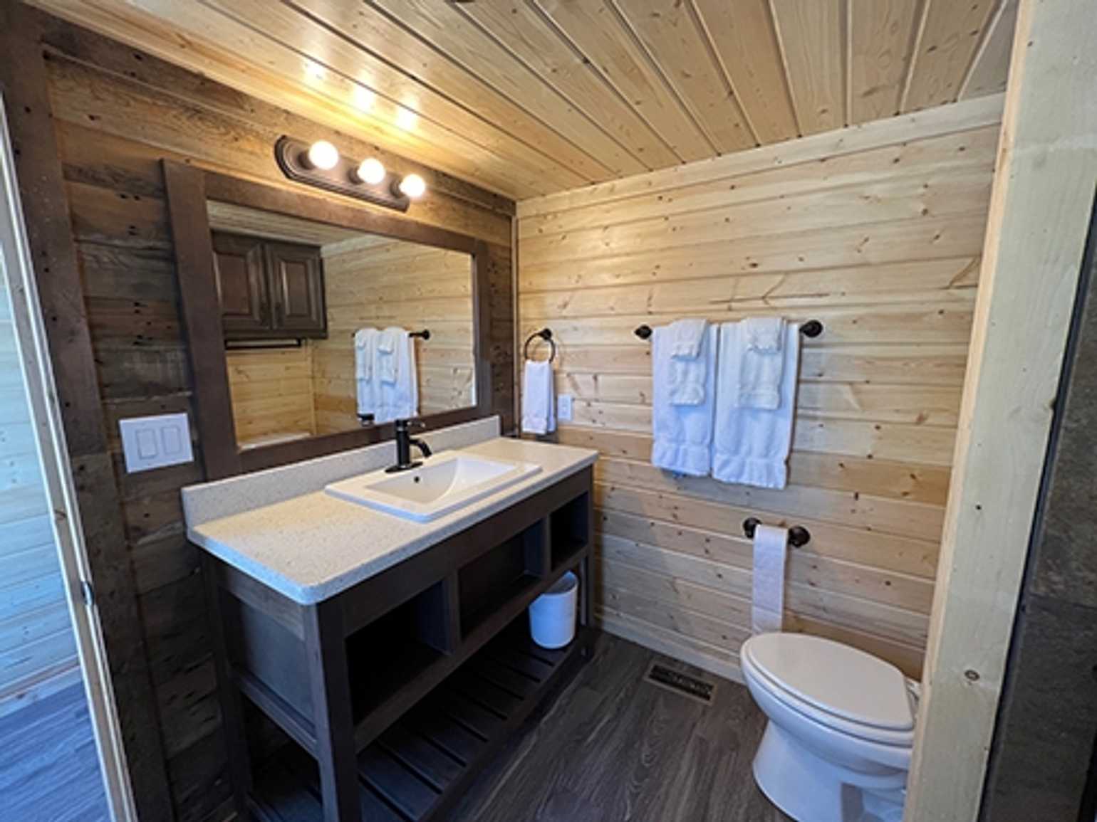 Boo Boo Bear™ Elite Cabin with Hot tub